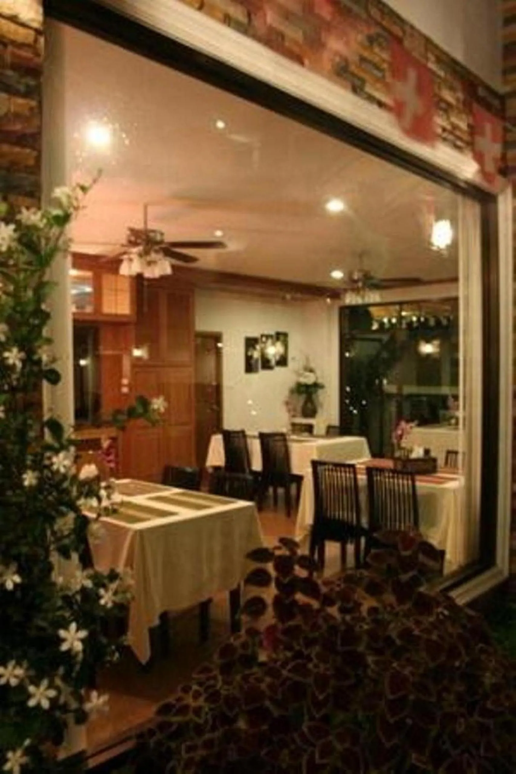 Restaurant/Places to Eat in Selina Place