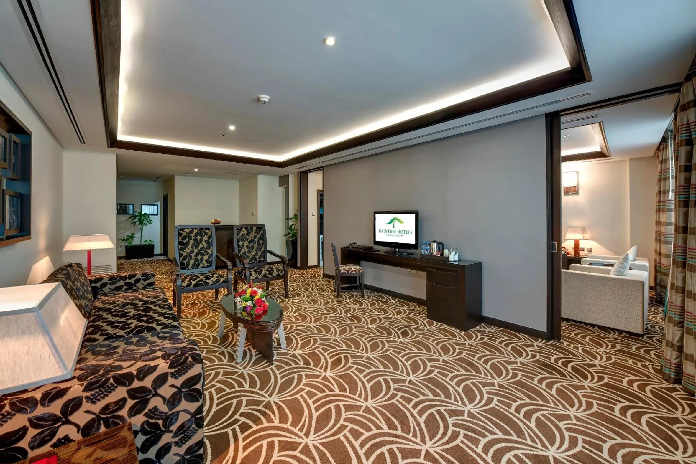 Living room in Raintree Rolla Hotel