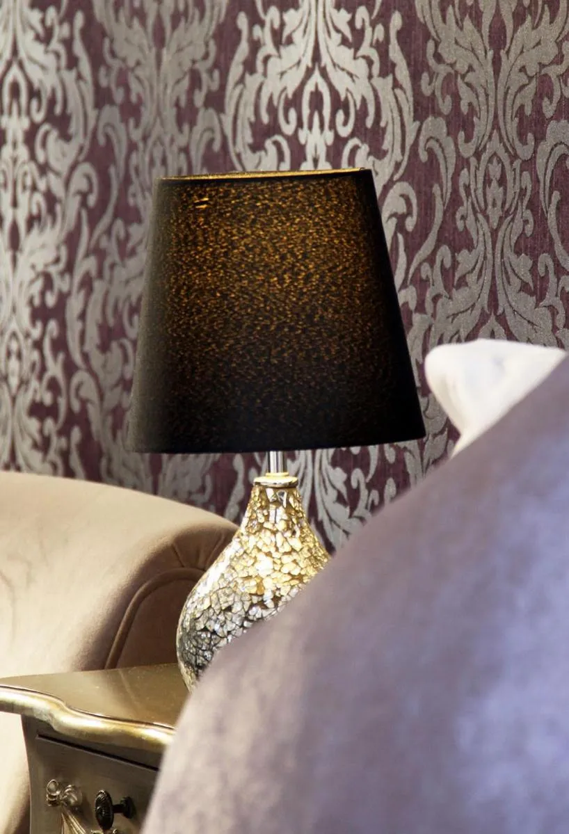 Decorative detail in The Horseshoe Inn