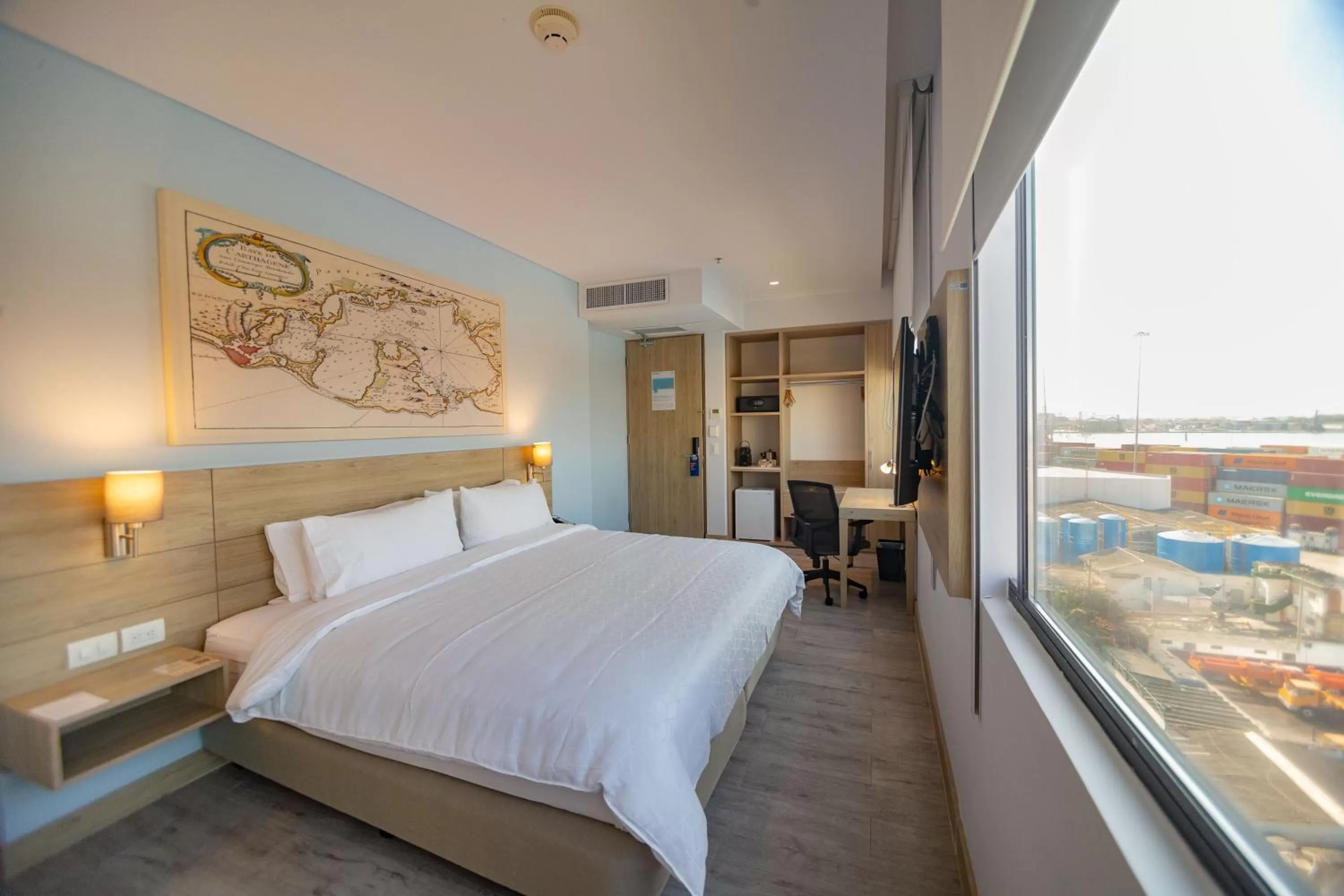 Bed in Holiday Inn Express Cartagena Manga by IHG