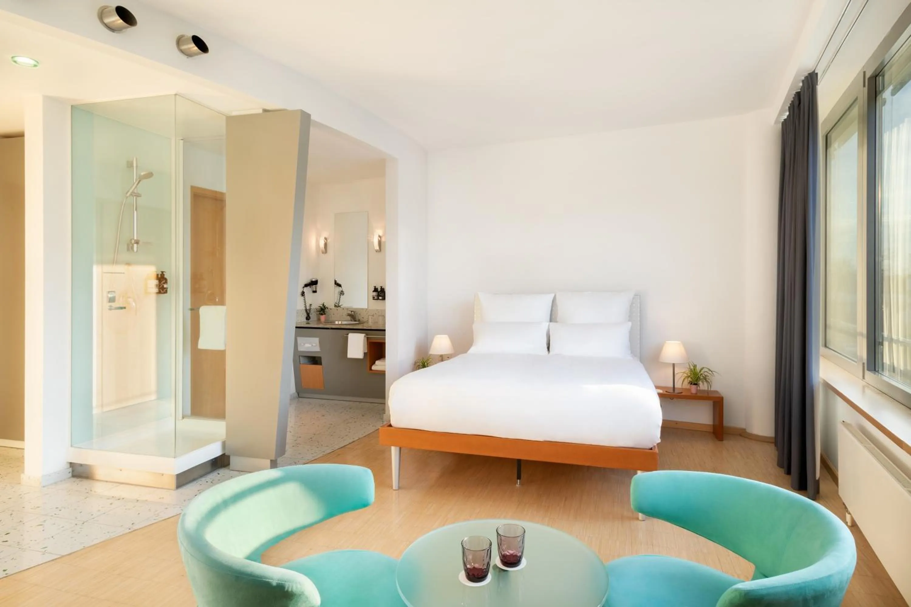 Shower, Bed in FOUR Munich Neue Messe