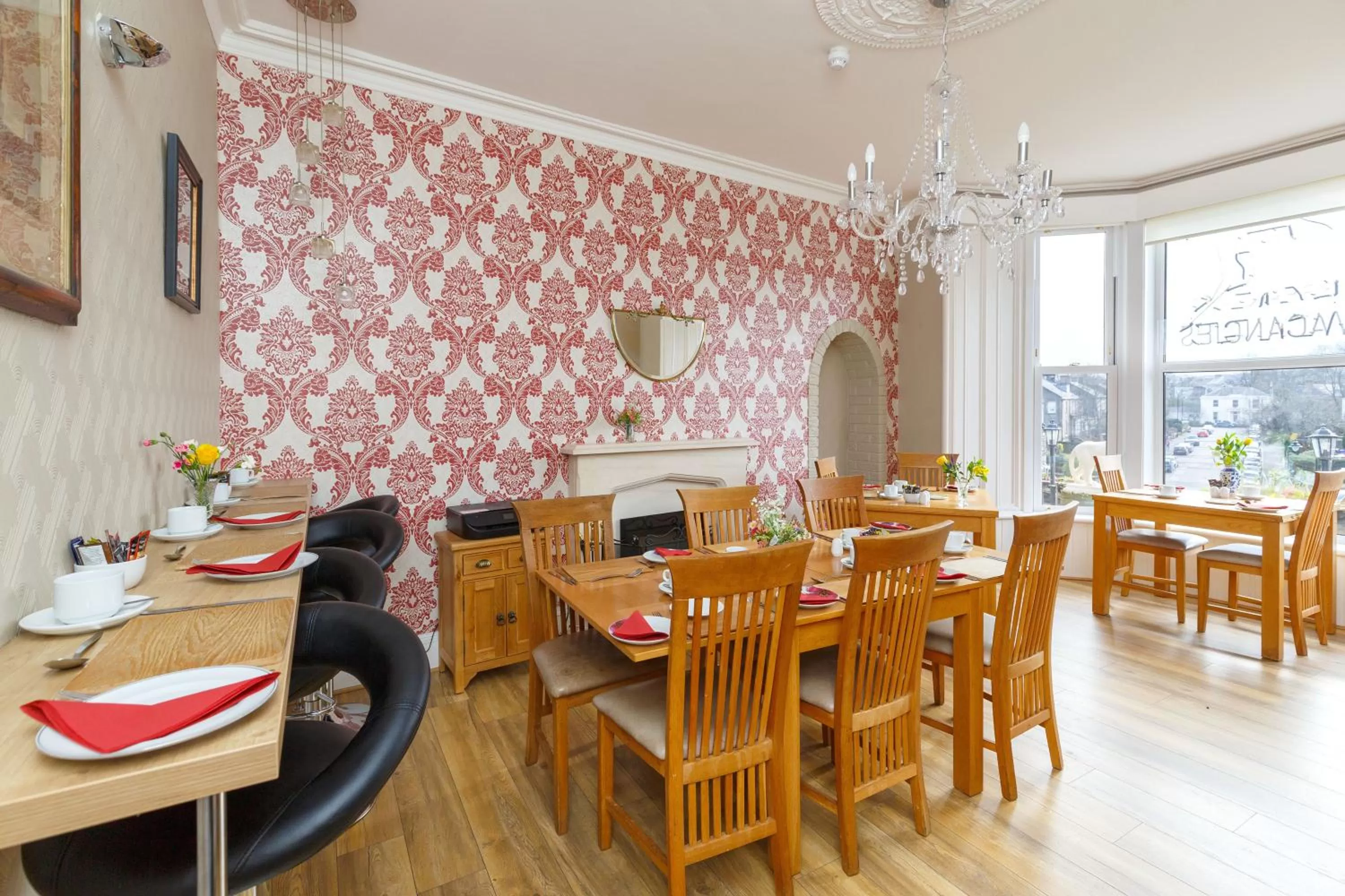 Restaurant/places to eat in Castle Walk Bed & Breakfast