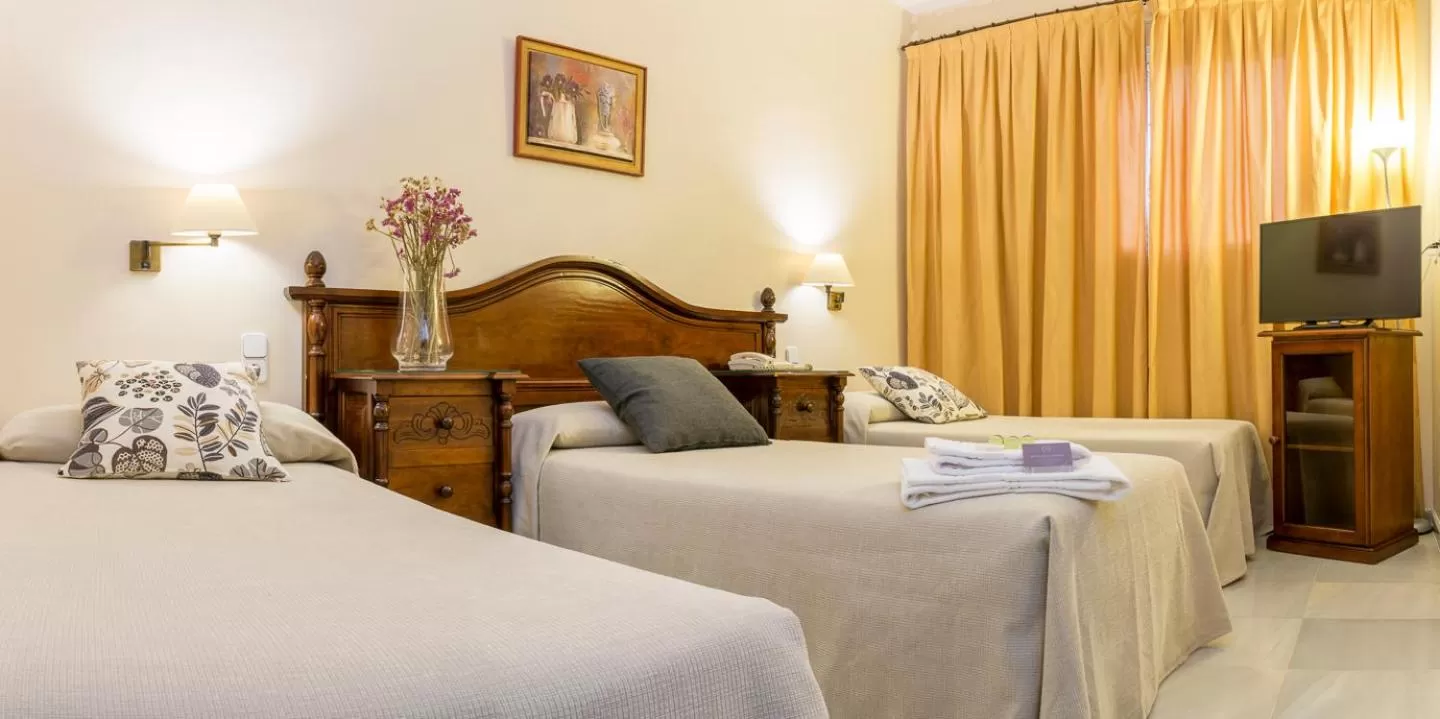 Photo of the whole room, Bed in Hotel Gran Avenida