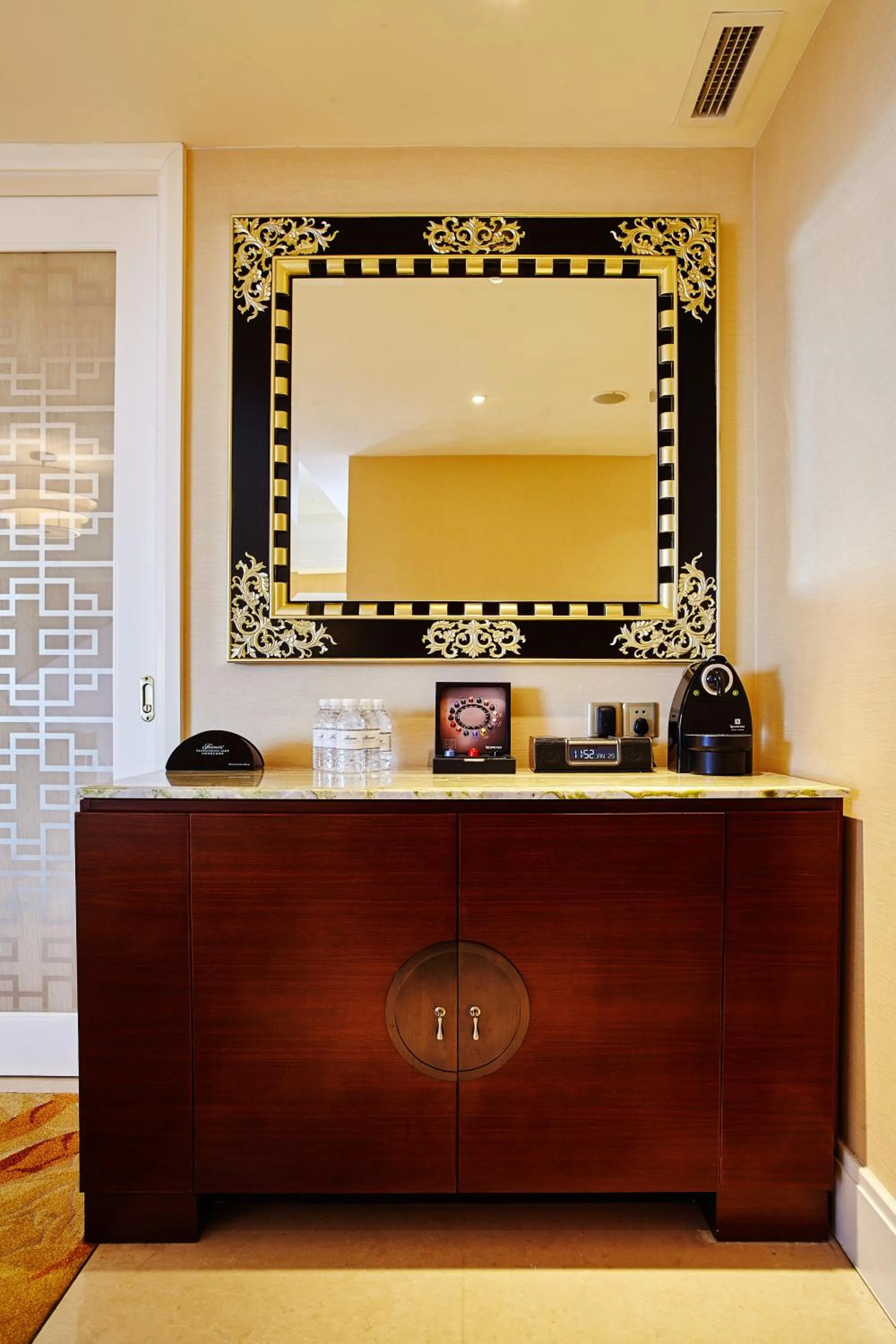 Area and facilities in Fairmont Yangcheng Lake