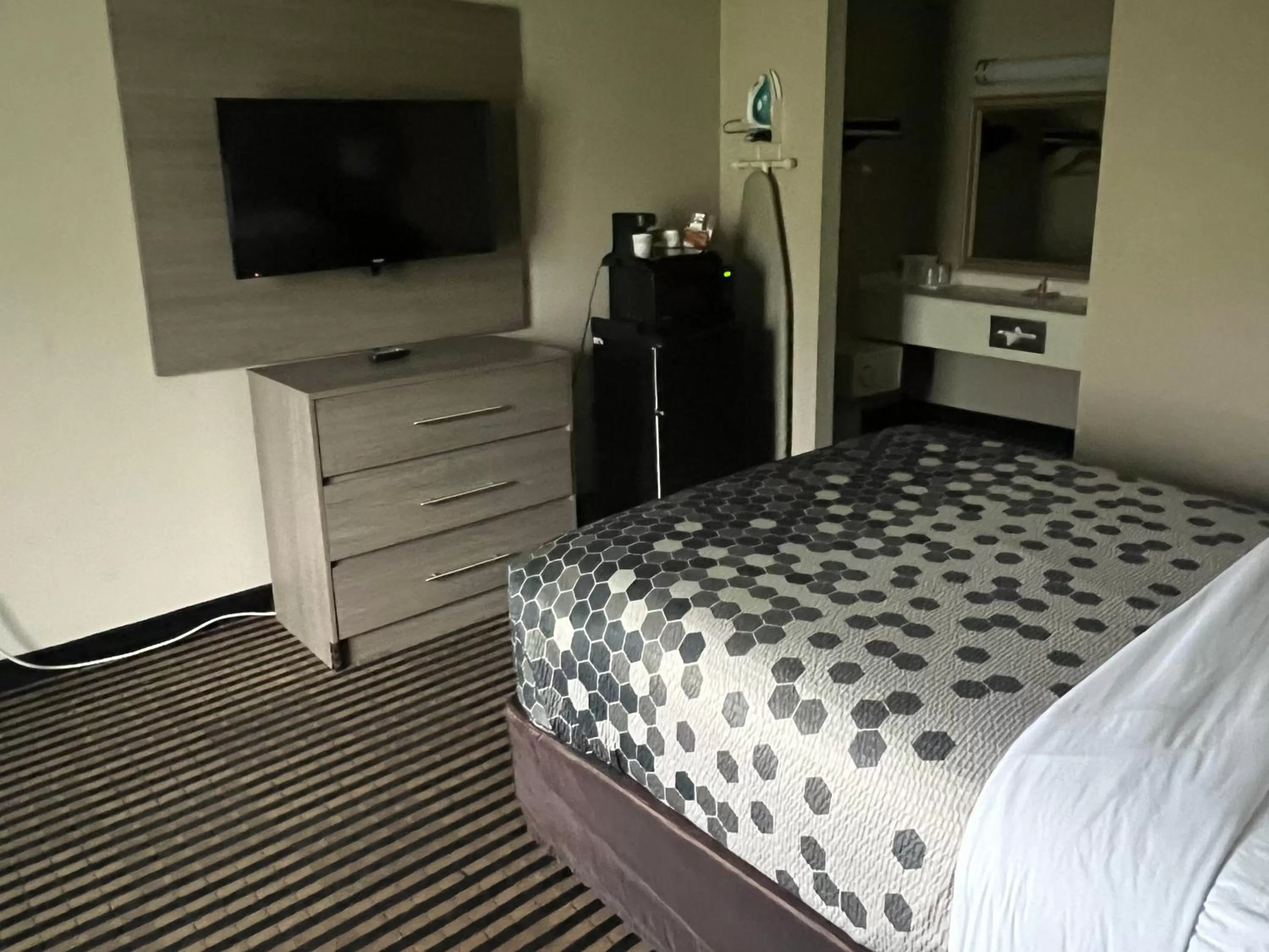 Bed in Econo Lodge Florence - Darlington