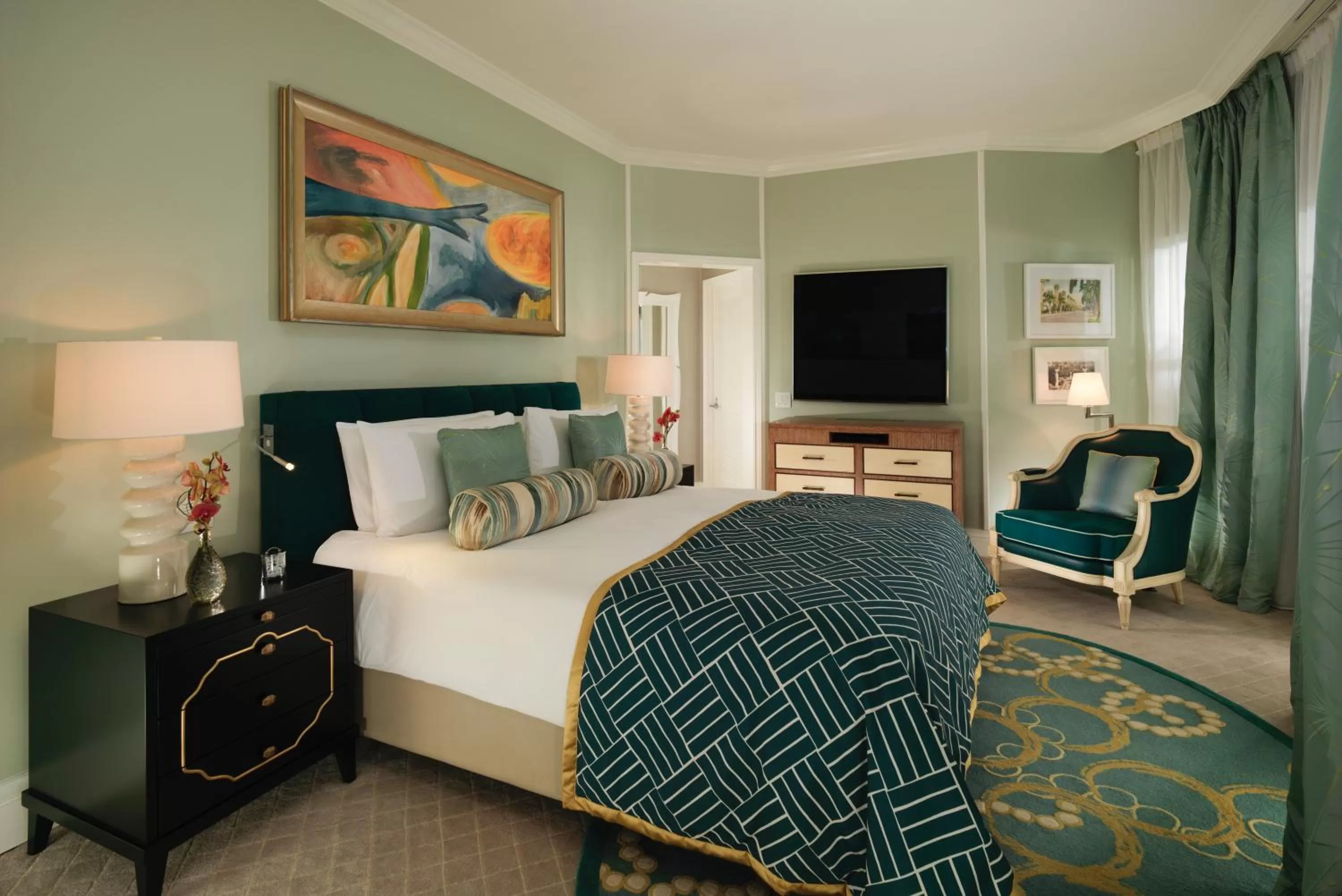 Bedroom, Bed in The Beverly Hills Hotel - Dorchester Collection