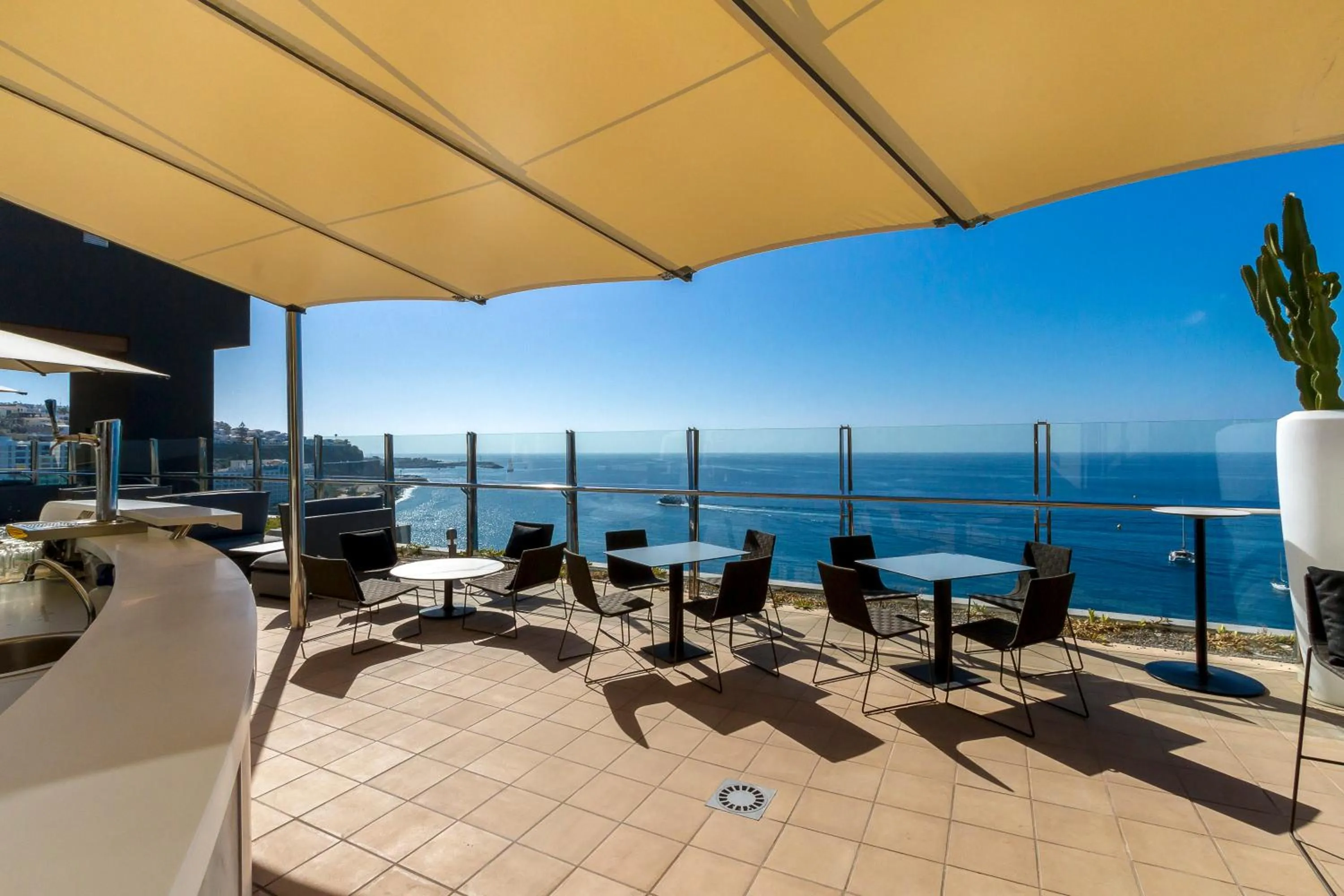 Lounge or bar in Radisson Blu Resort Gran Canaria