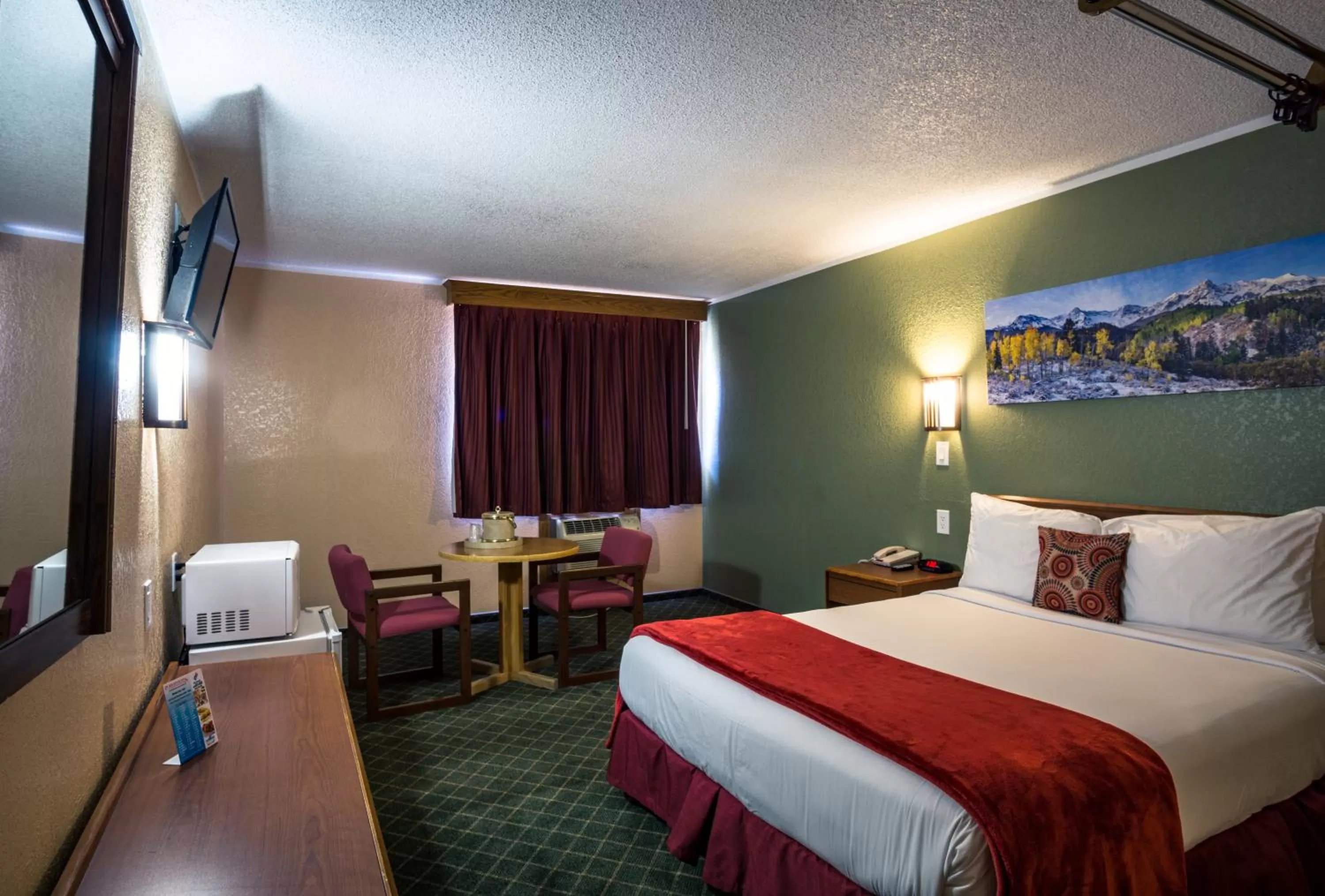 Photo of the whole room, Bed in Red River Inn Silt - Rifle