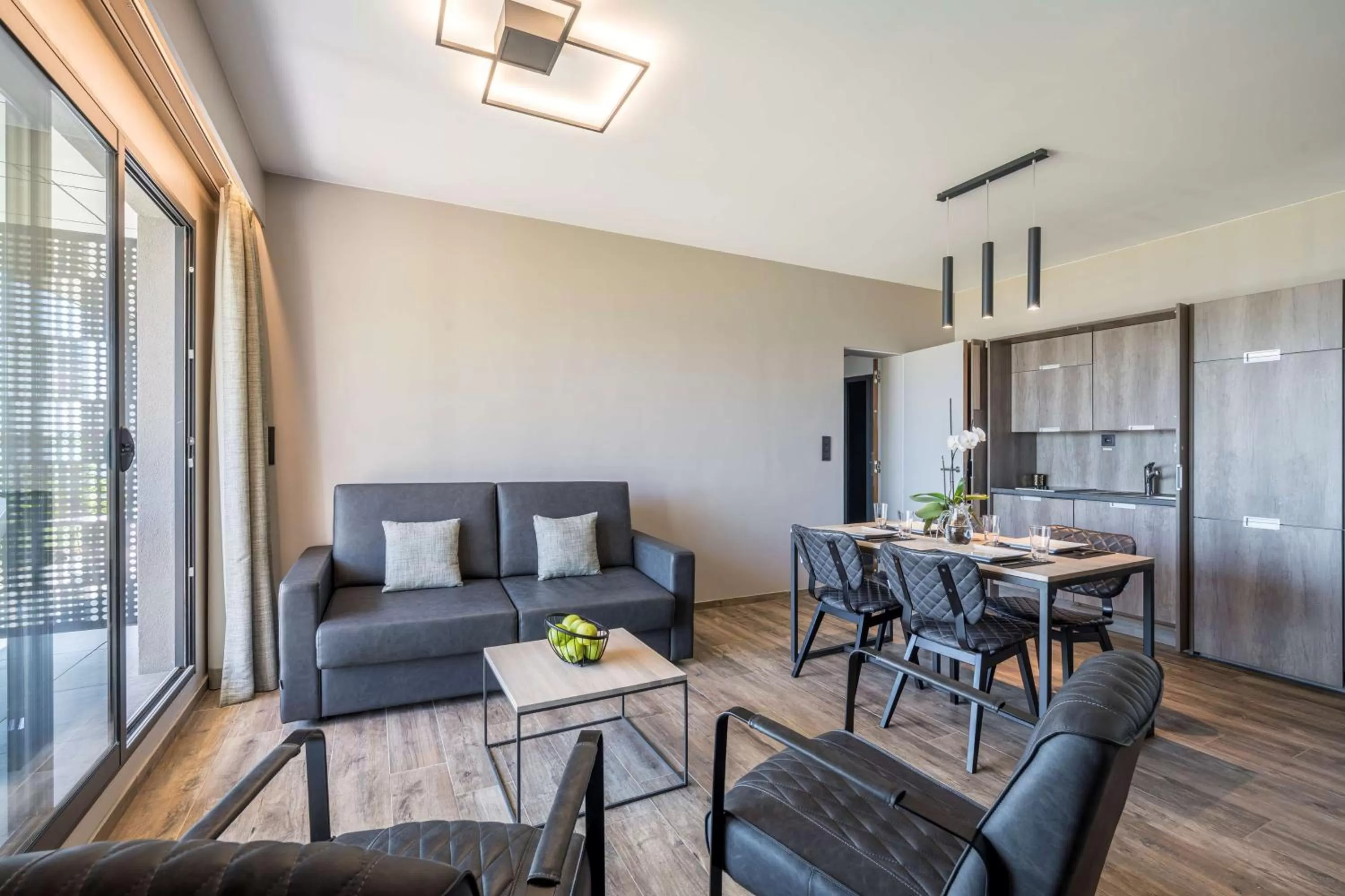 Photo of the whole room in Golden Lakes Hotel