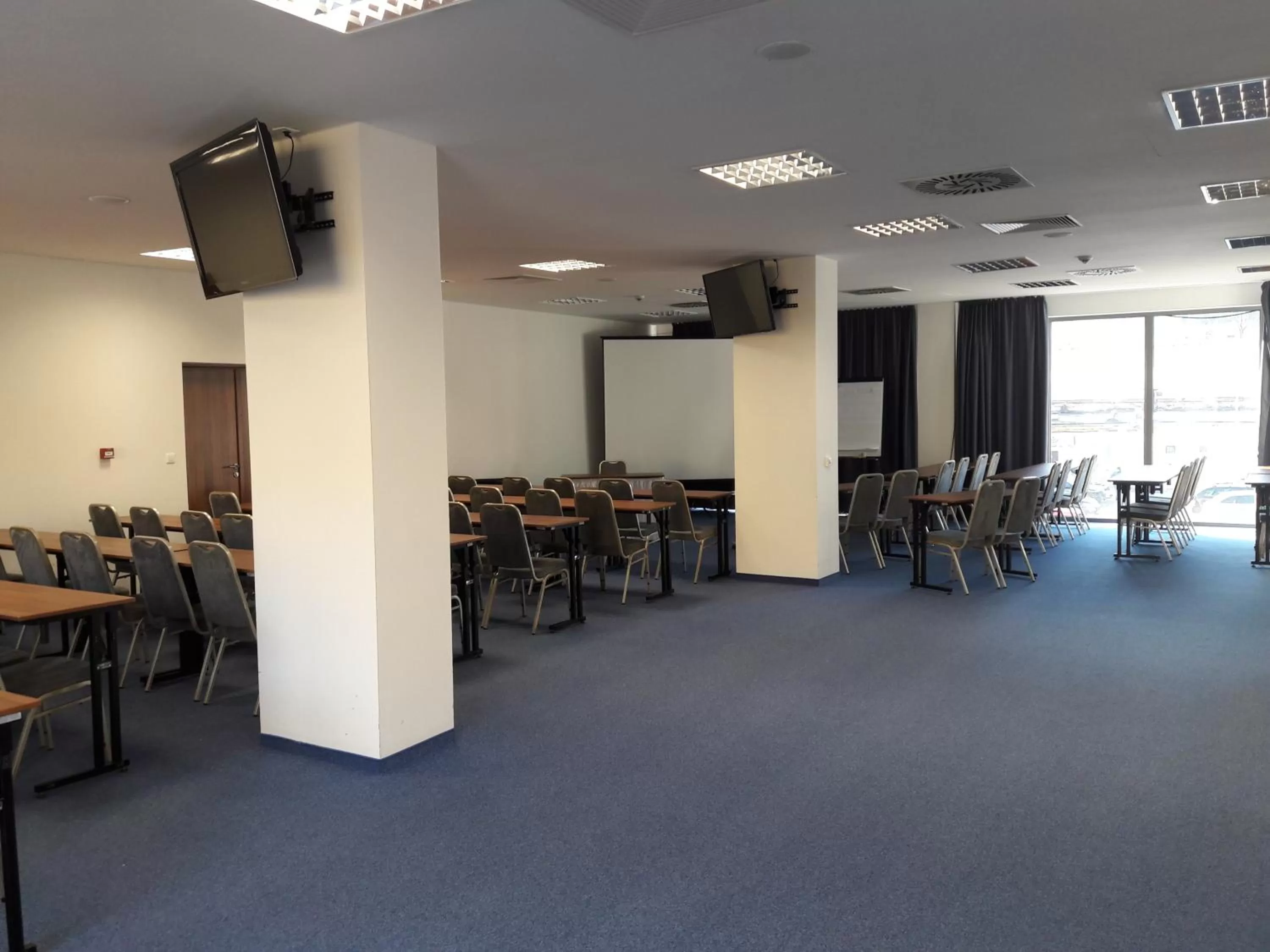 Business facilities in Hotel Saffron