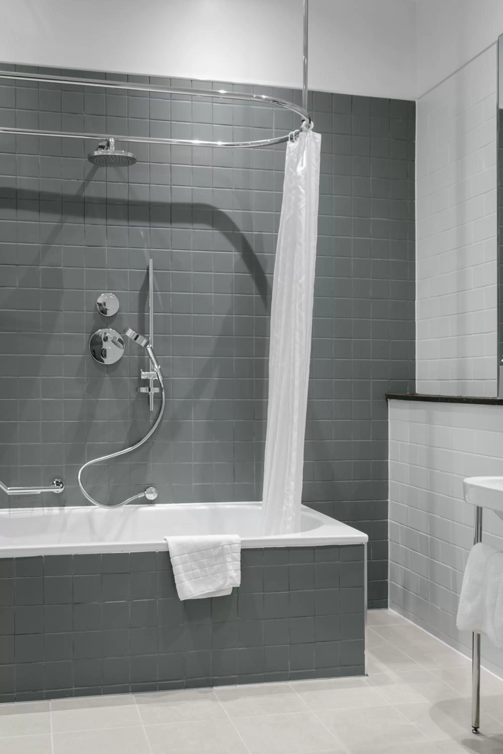 Bathroom in voco Grand Central Glasgow by IHG