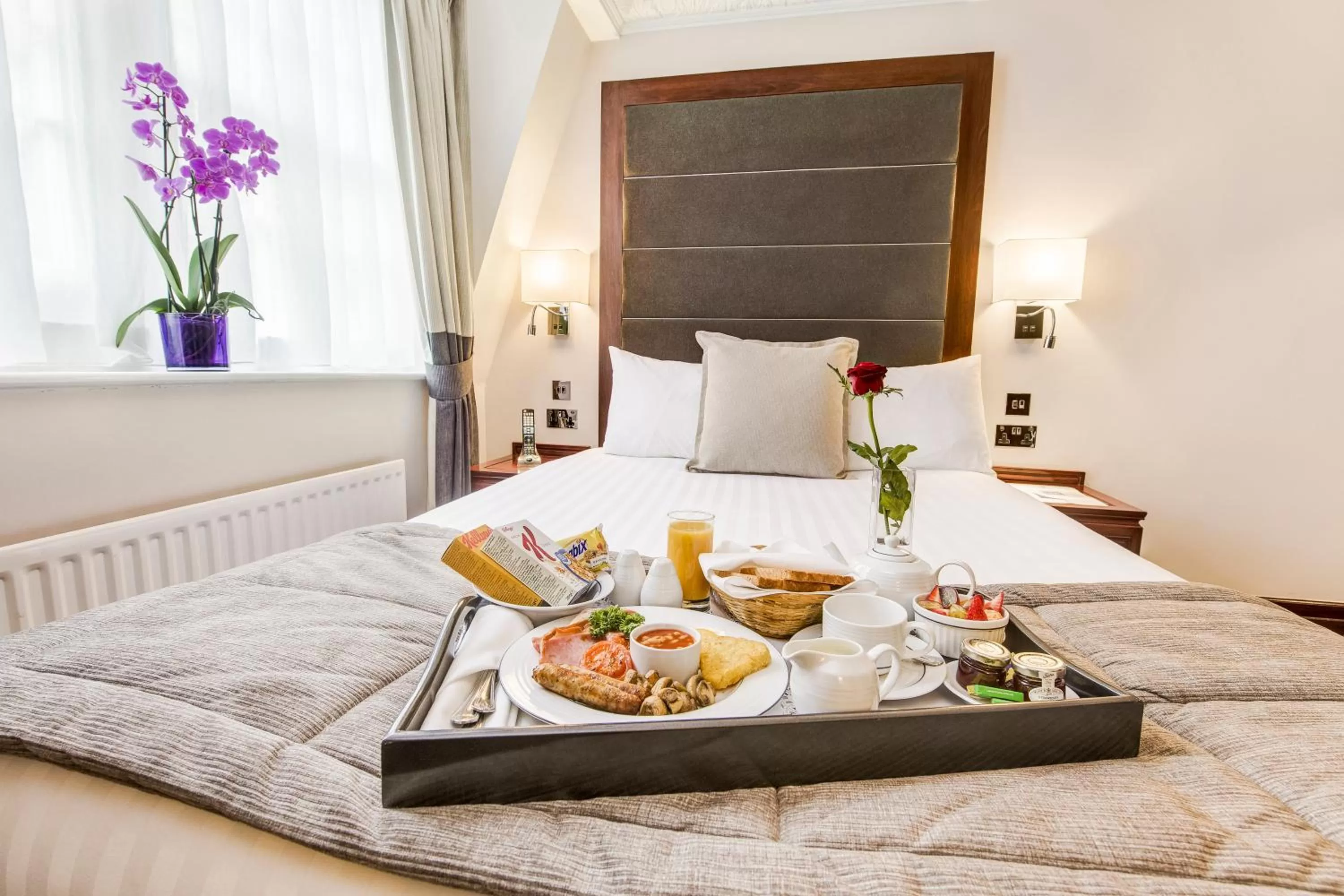 Bed in Gem Fitzrovia Hotel