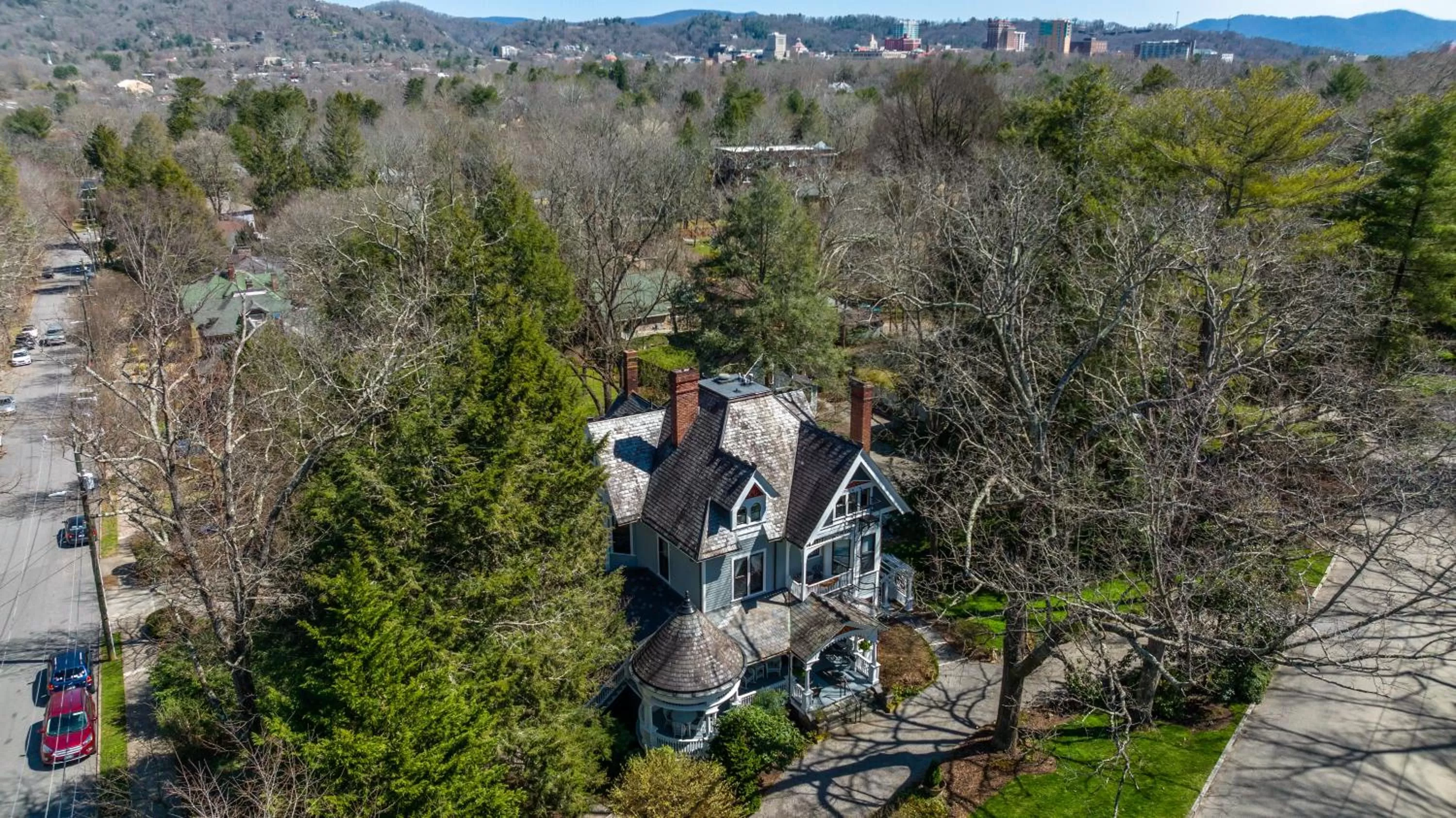 Natural landscape in The 1899 Wright Inn & Carriage House
