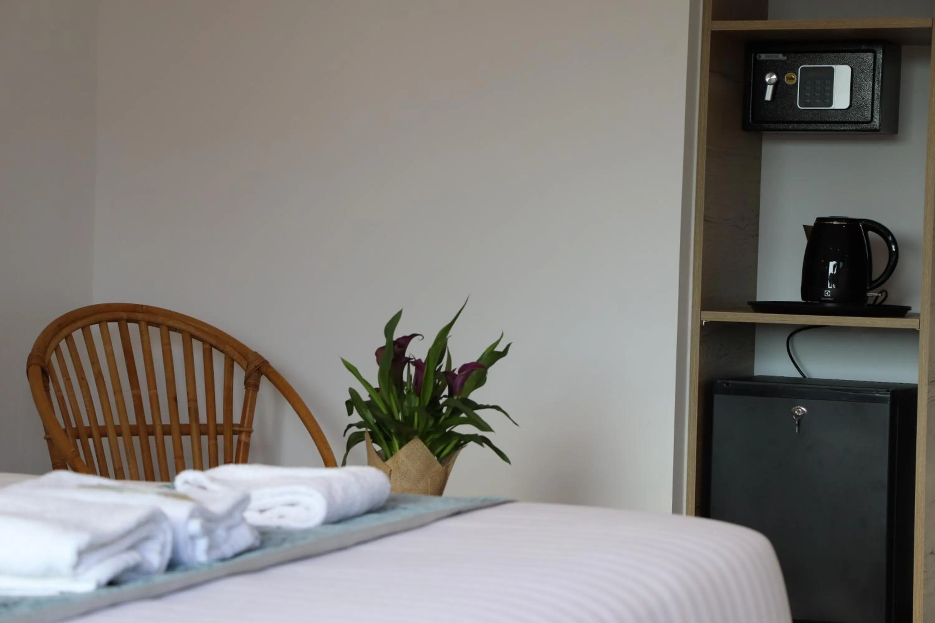 Coffee/tea facilities, Bed in Hotel Fazio