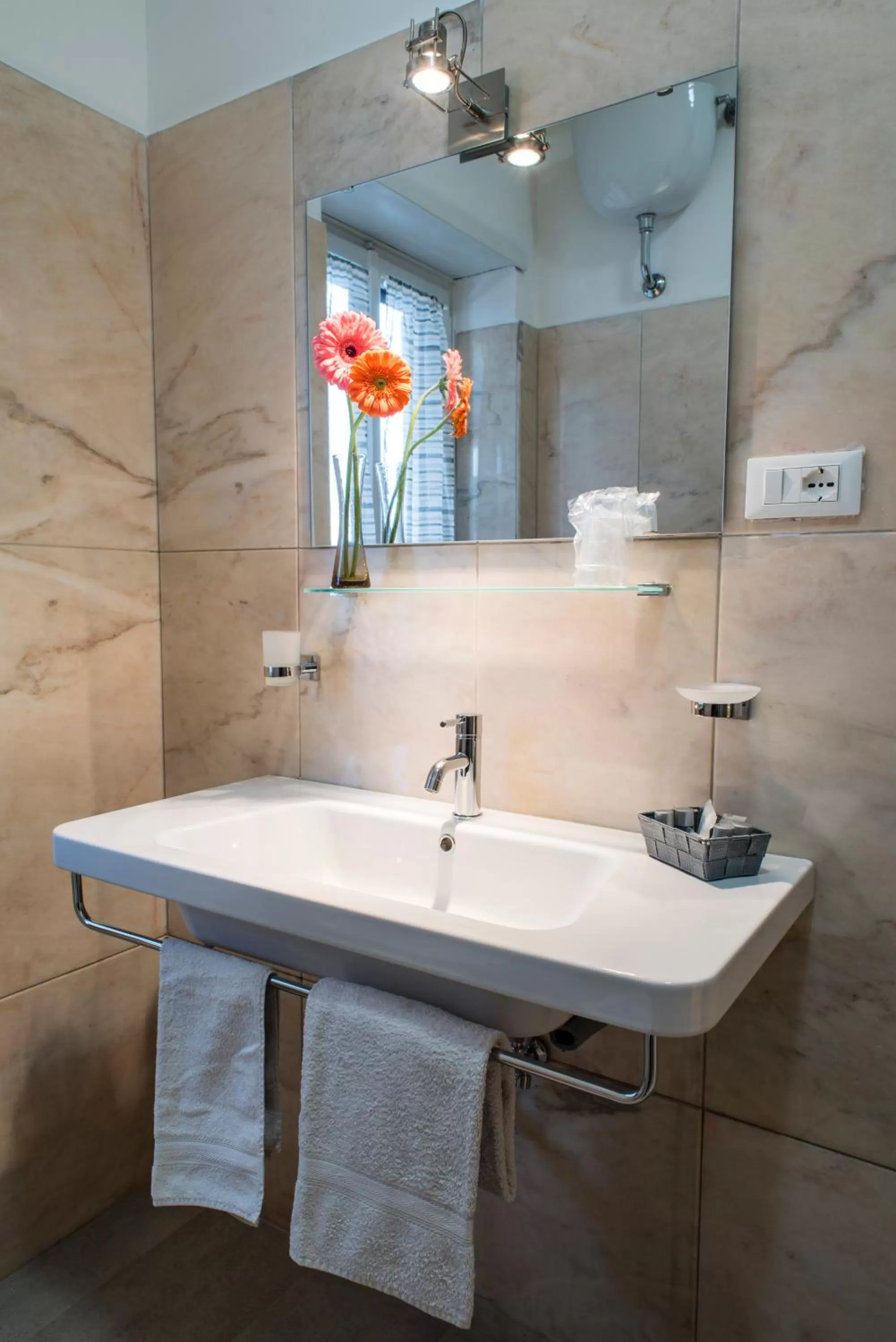 Bathroom in Mirabilia Urbis Roma