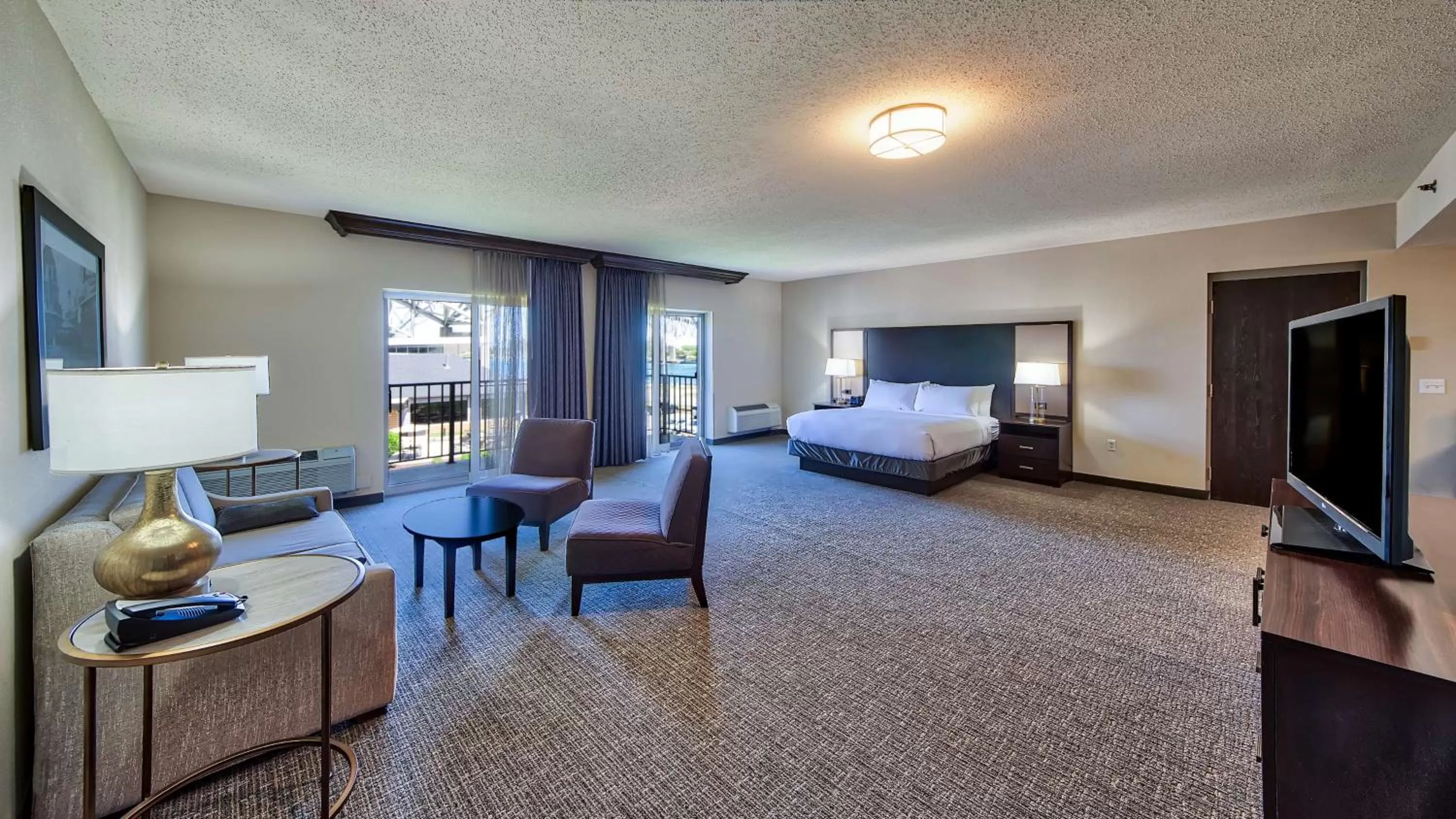 King Suite - Non-Smoking in DoubleTree by Hilton Port Huron