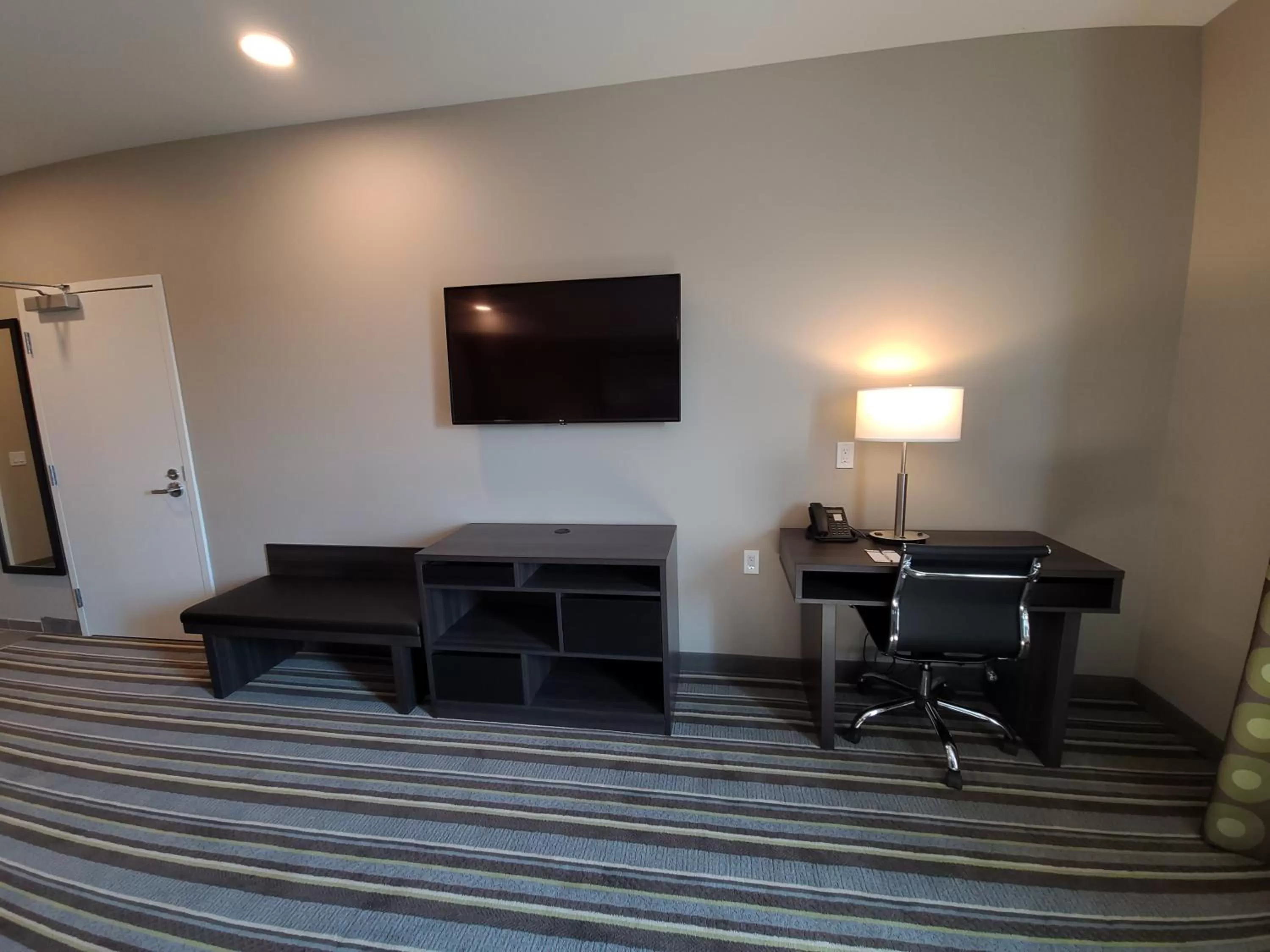 Super 8 by Wyndham Thompson