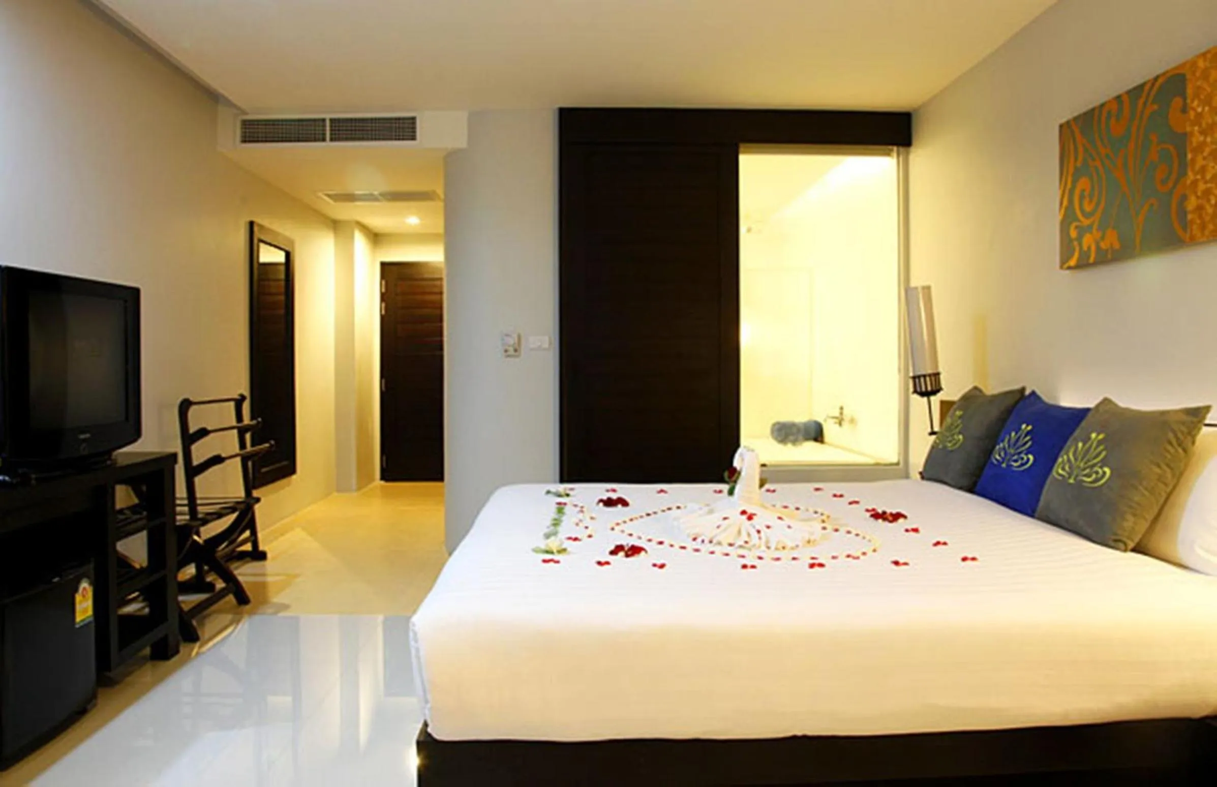 Photo of the whole room, Bed in Palmyra Patong Resort Phuket - SHA Extra Plus