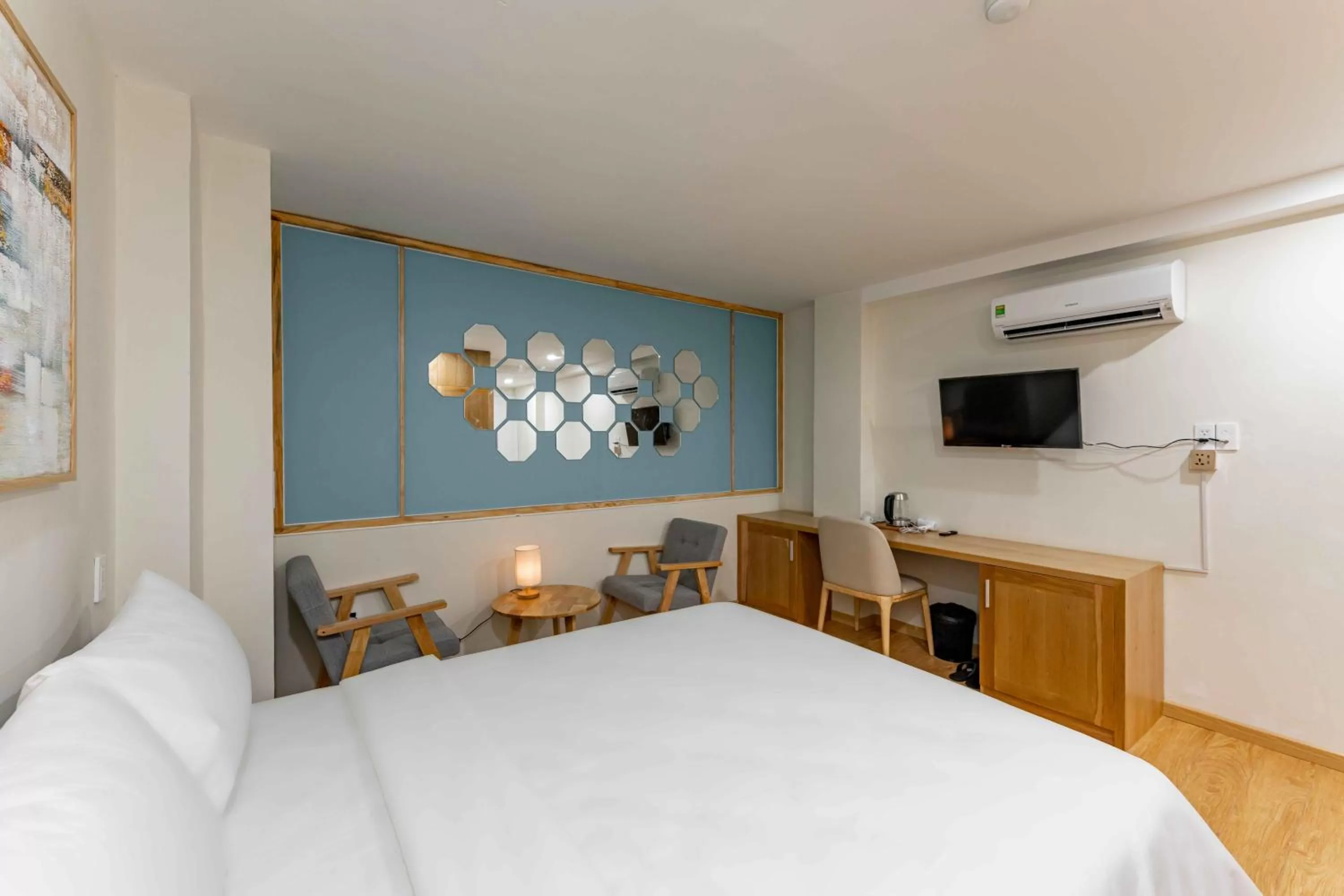 Communal lounge/ TV room, Bed in Edoya hotel Dong Khoi