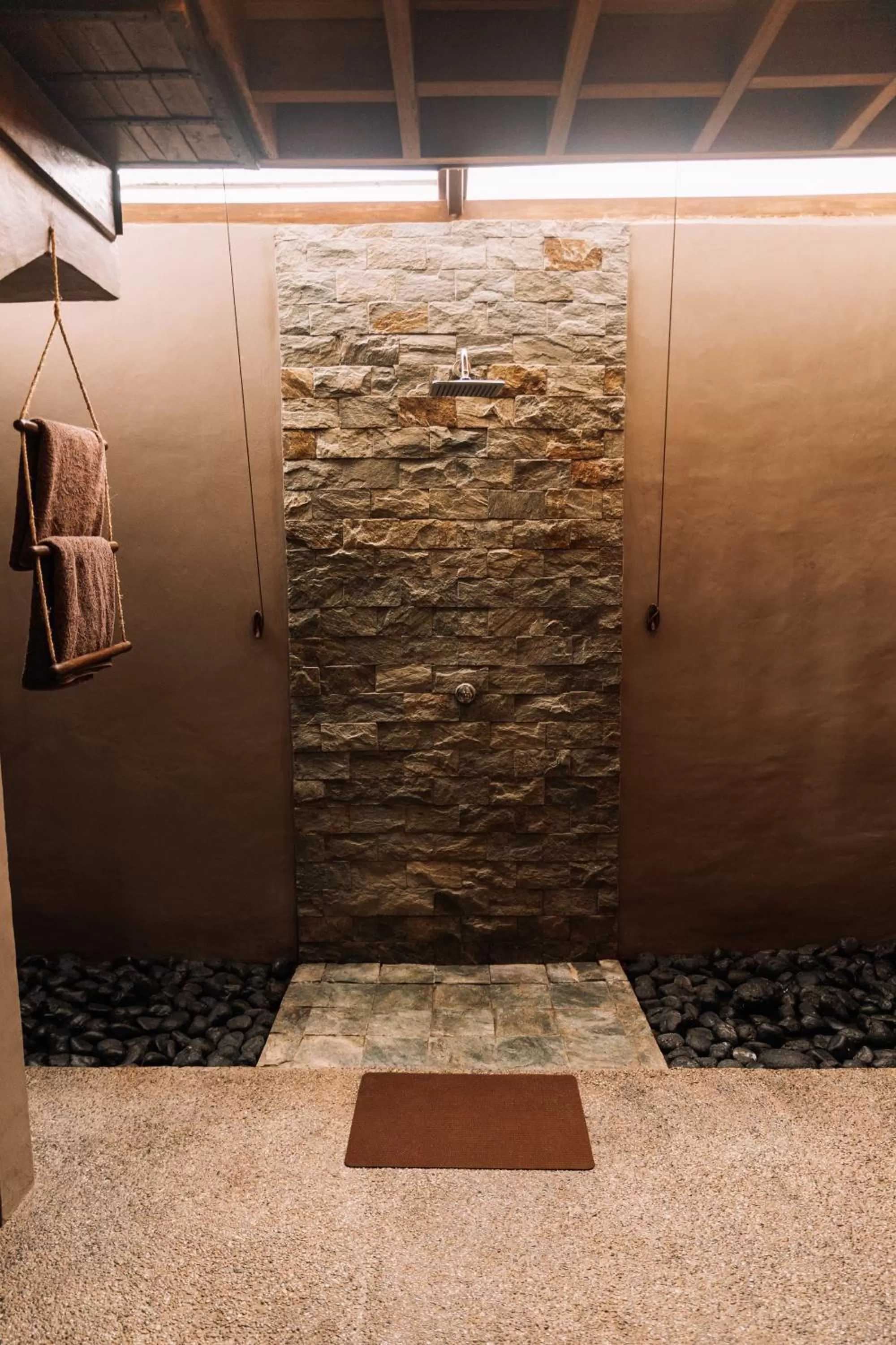 Shower in Nakabalo Guesthouse & Restaurant