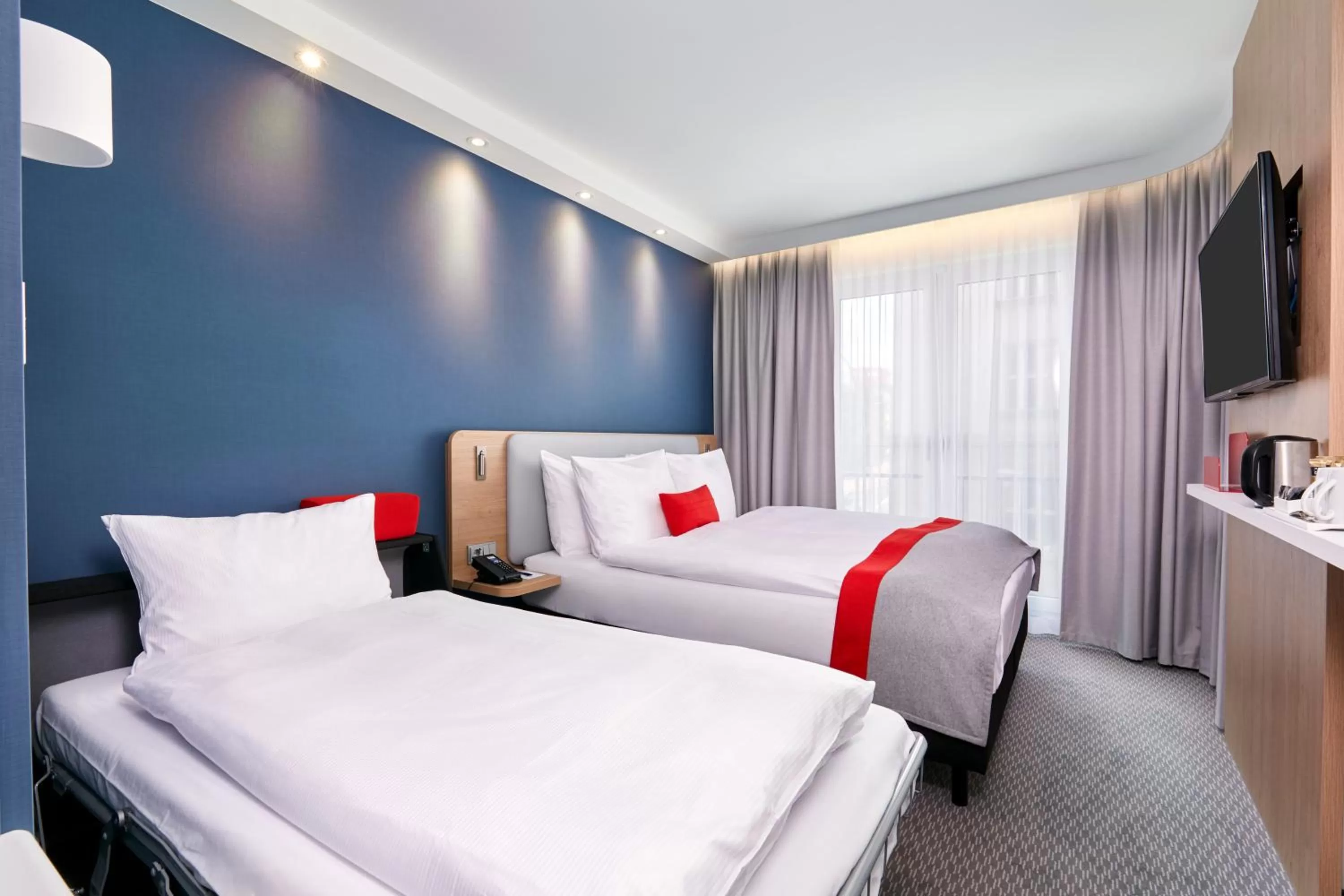 Photo of the whole room, Bed in Holiday Inn Express - Berlin - Alexanderplatz by IHG