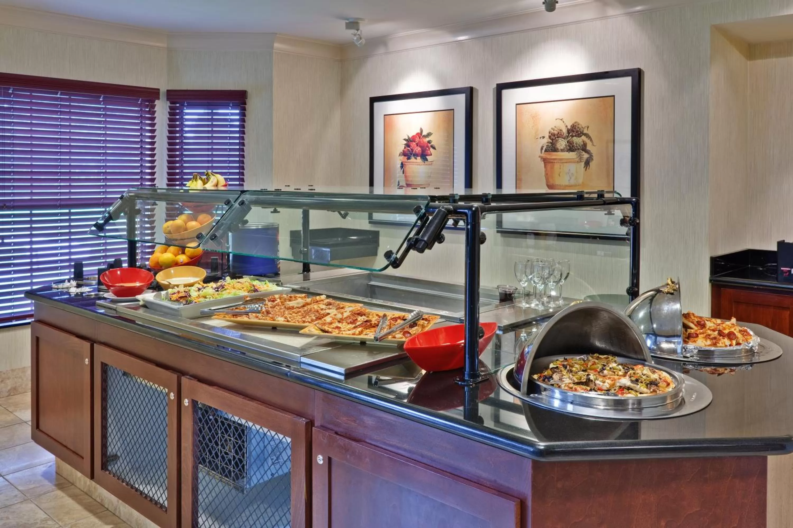 Restaurant/places to eat in Staybridge Suites Buffalo by IHG