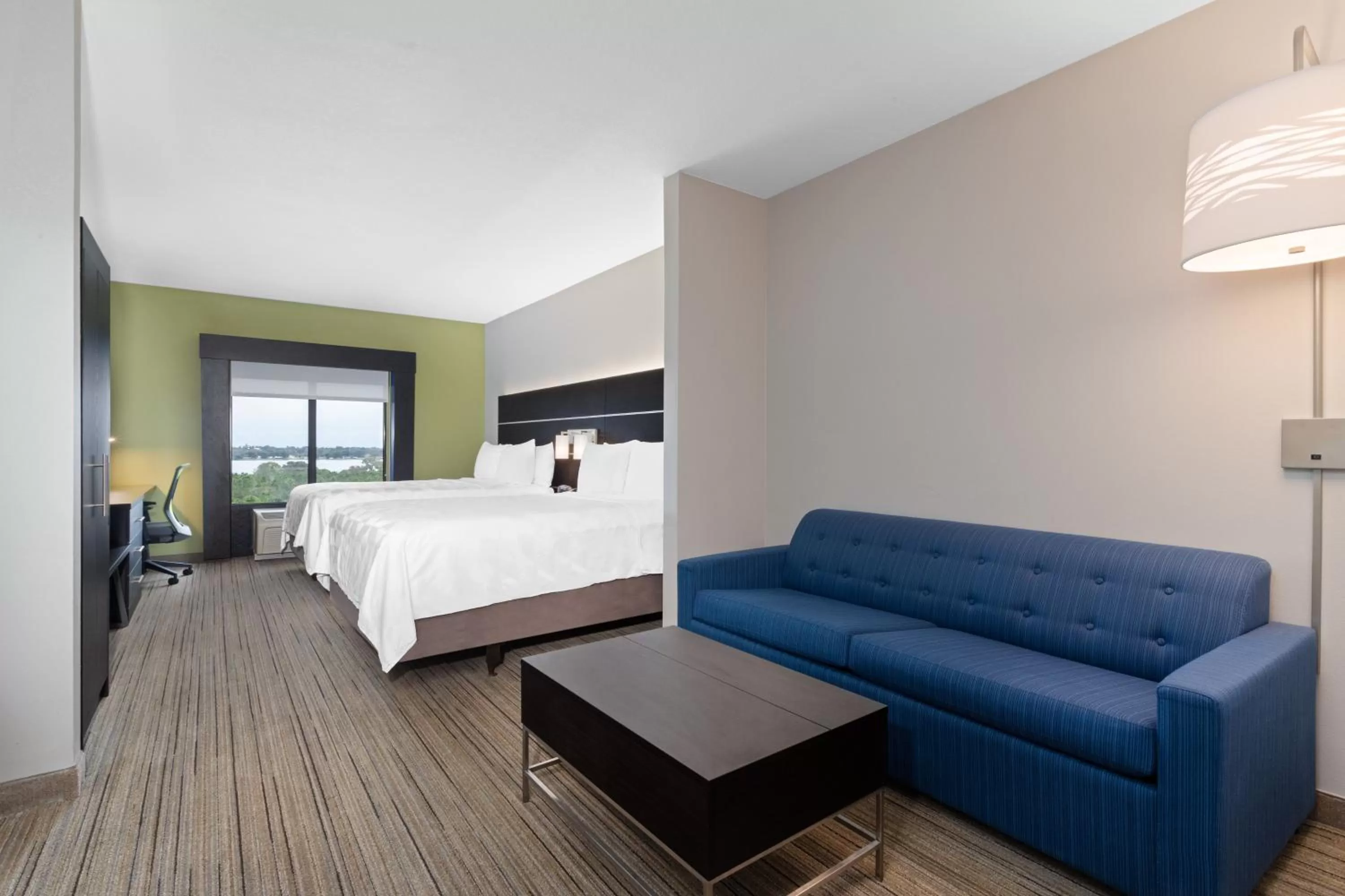 Photo of the whole room, Bed in Holiday Inn Express & Suites Lake Placid by IHG