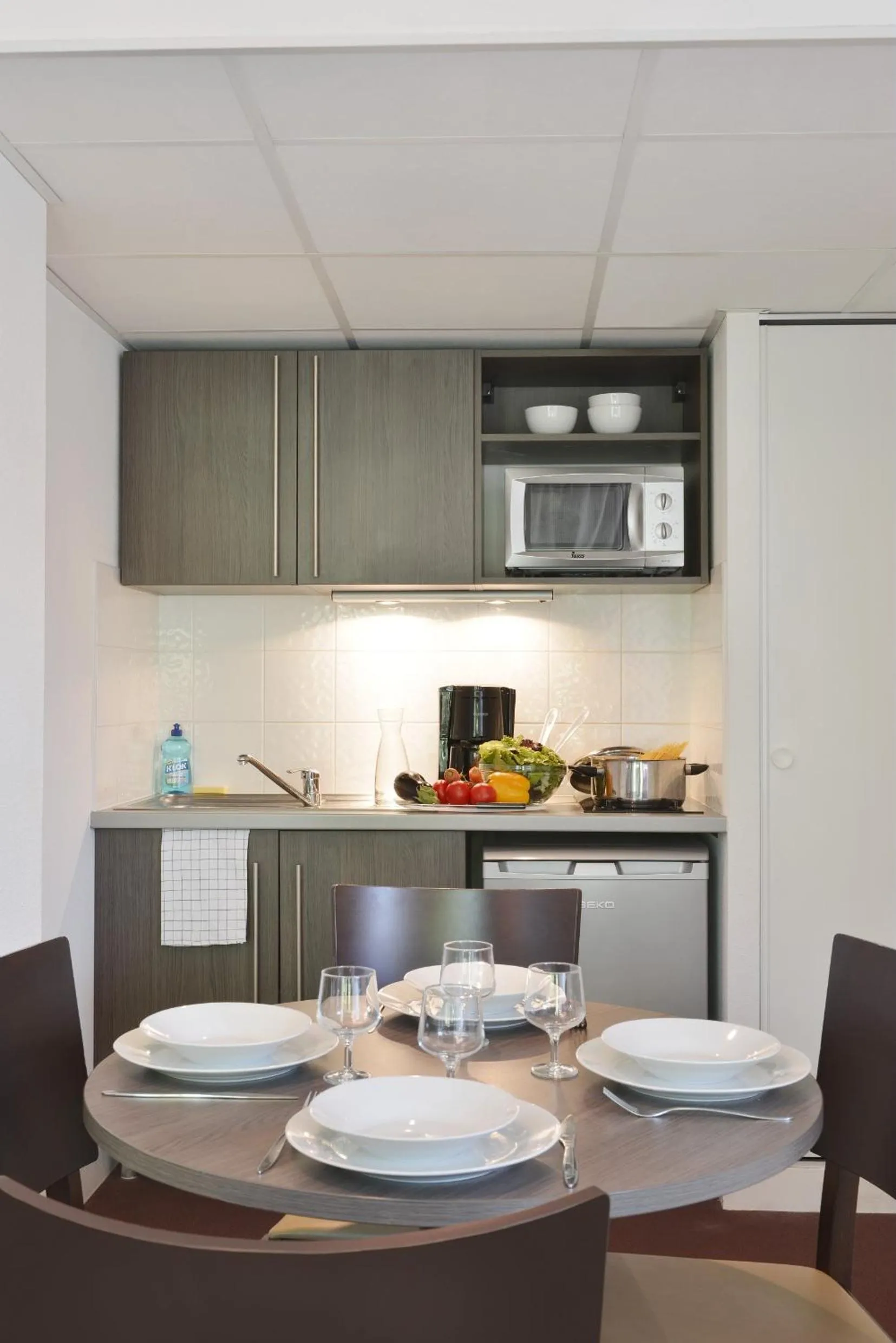 Kitchen or kitchenette in Aparthotel Adagio Access Toulouse St Cyprien
