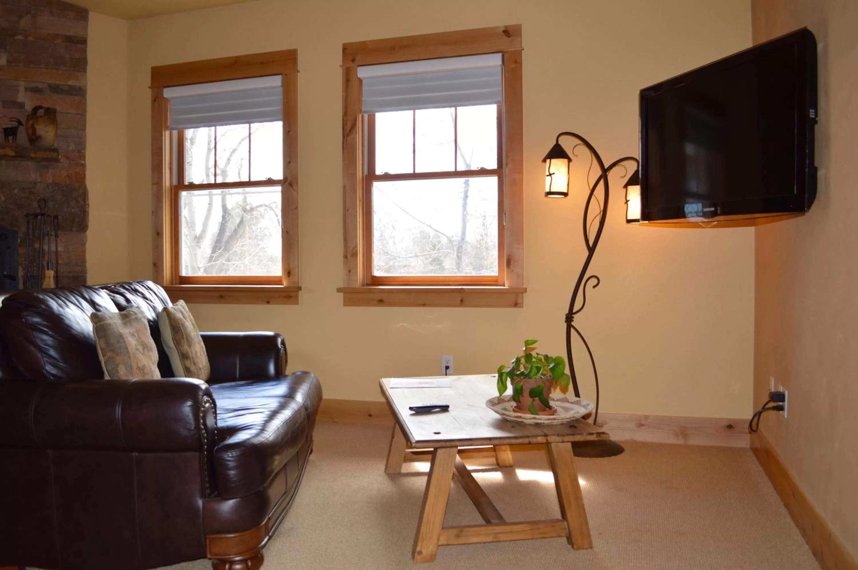 Living room, TV/Entertainment Center in Niwot Inn & Spa
