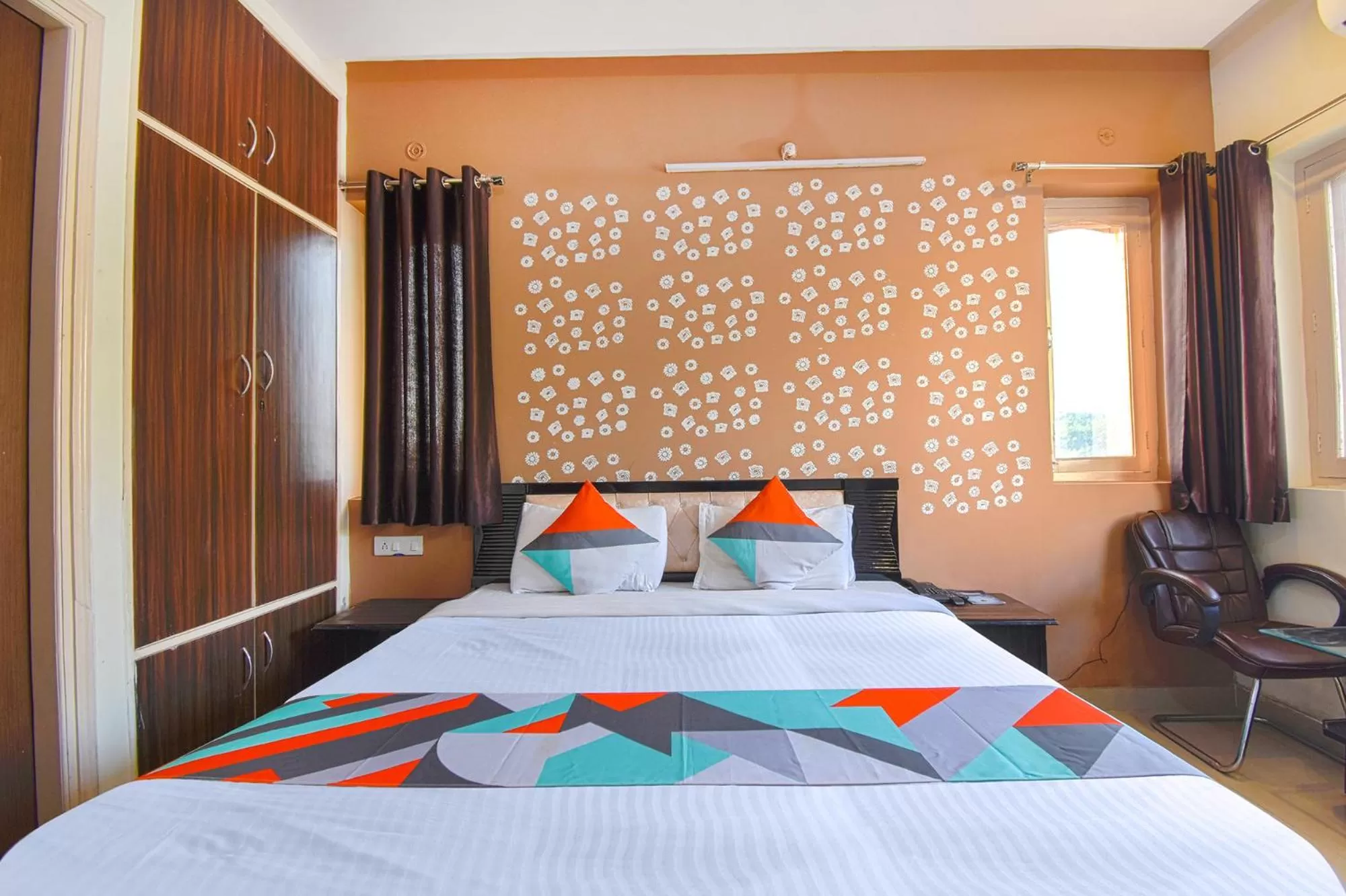 Bedroom, Bed in FabExpress Bzoie Heritage