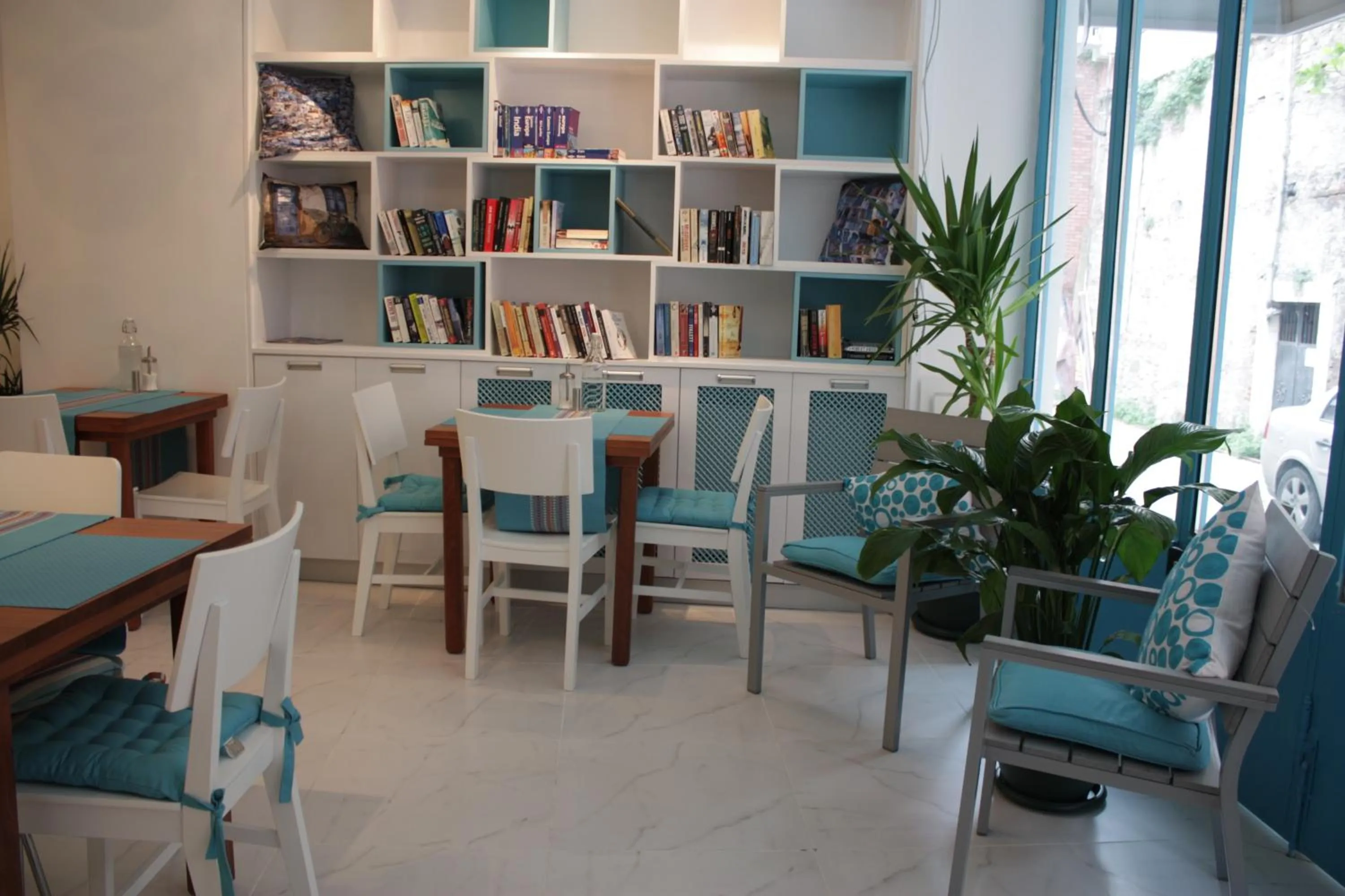 Communal lounge/ TV room in Minel Hotel