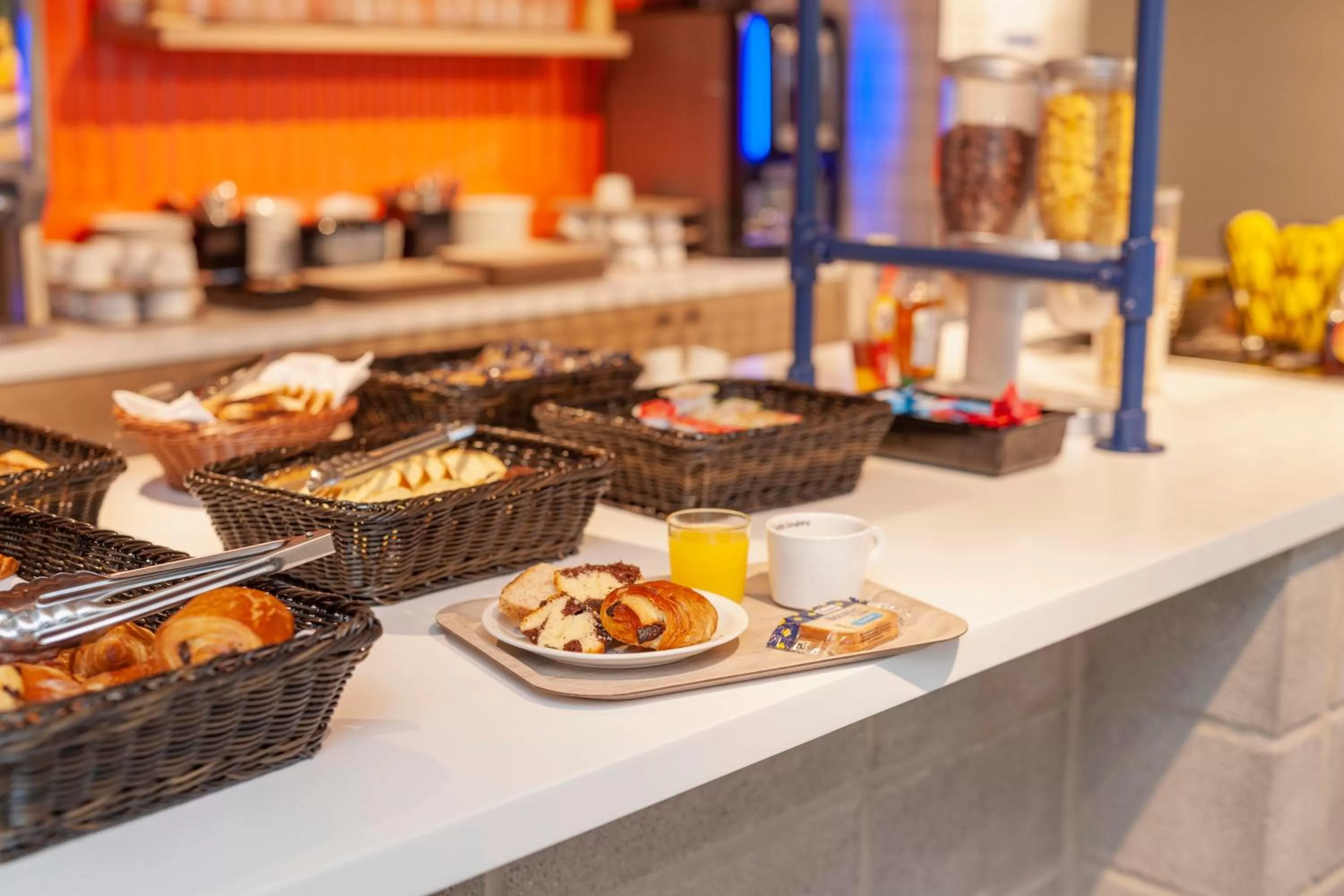 Food and drinks in Hotel ibis Mont De Marsan