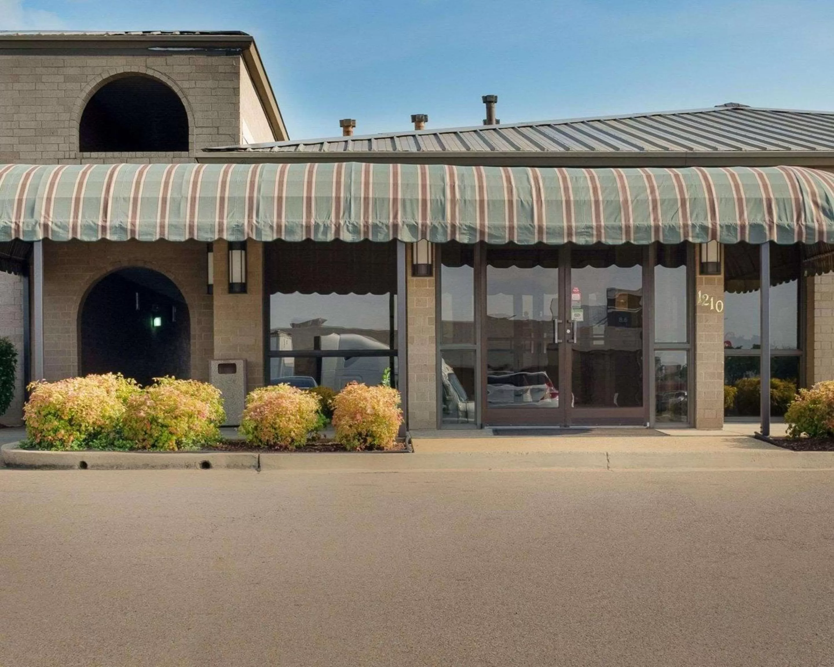 Property building in Quality Inn Columbus, MS