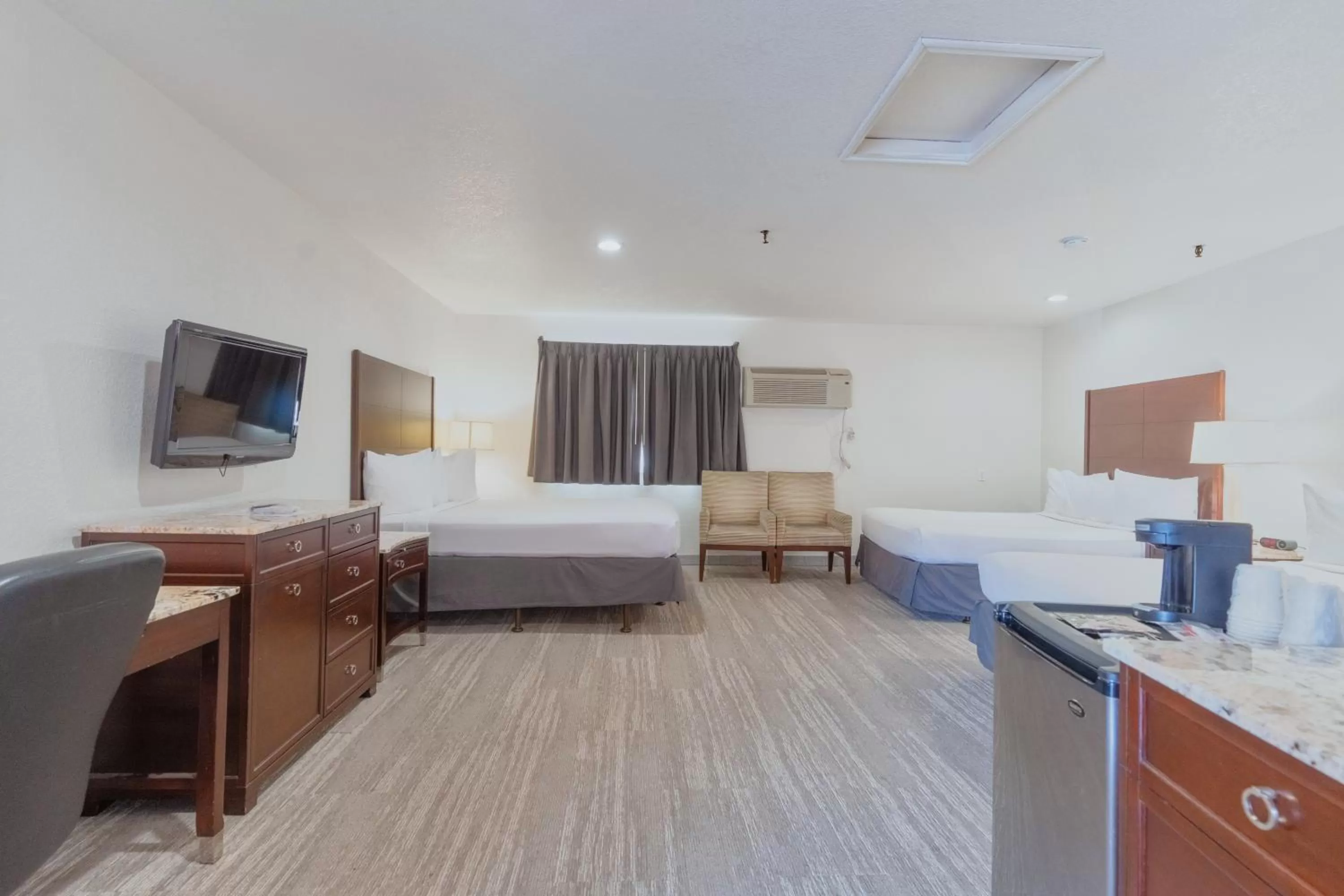 TV and multimedia, Bed in The Yosemite Inn