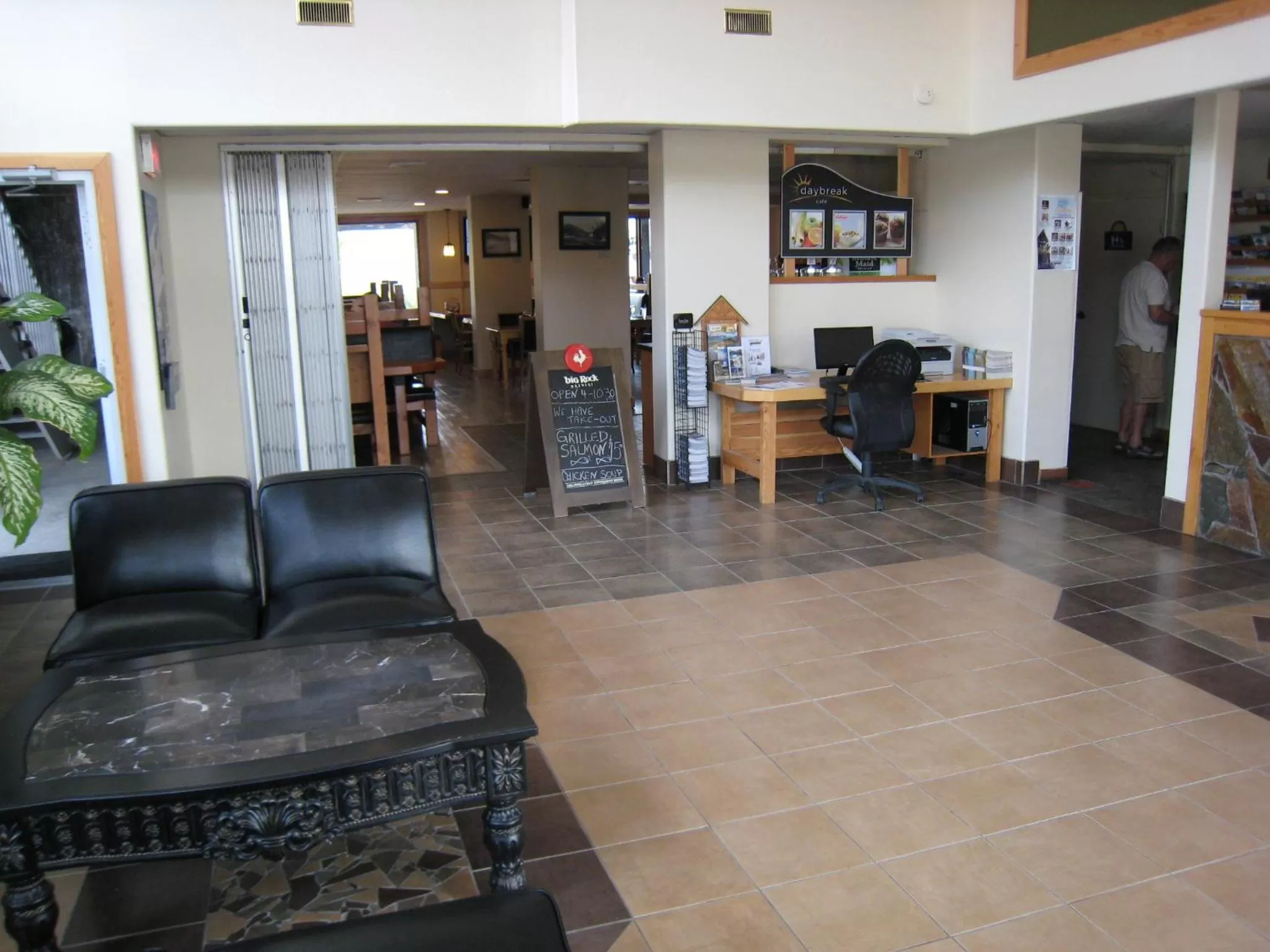 Lobby or reception in Days Inn by Wyndham Golden