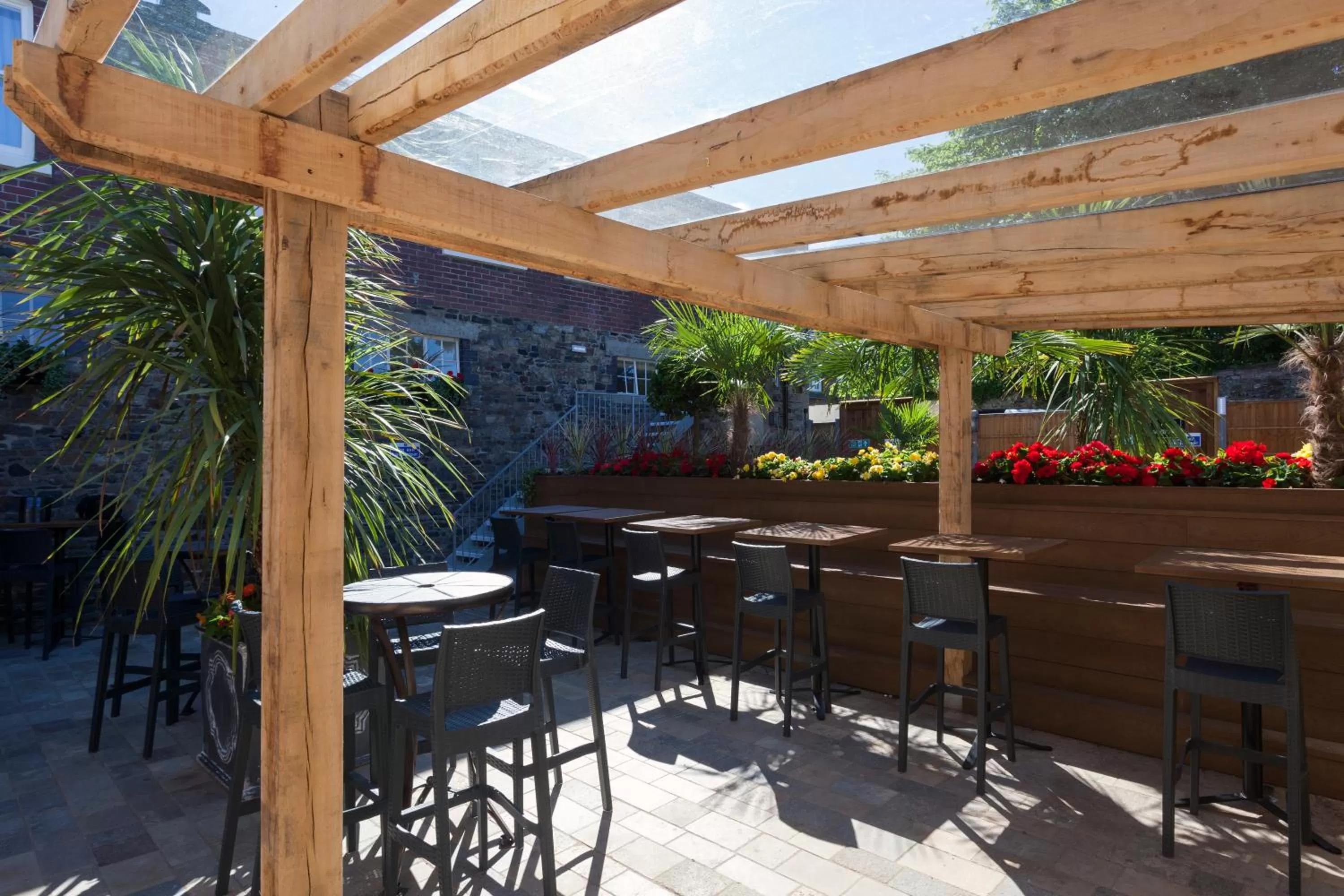 Balcony/Terrace, Restaurant/Places to Eat in The White Hart Hotel Wetherspoon