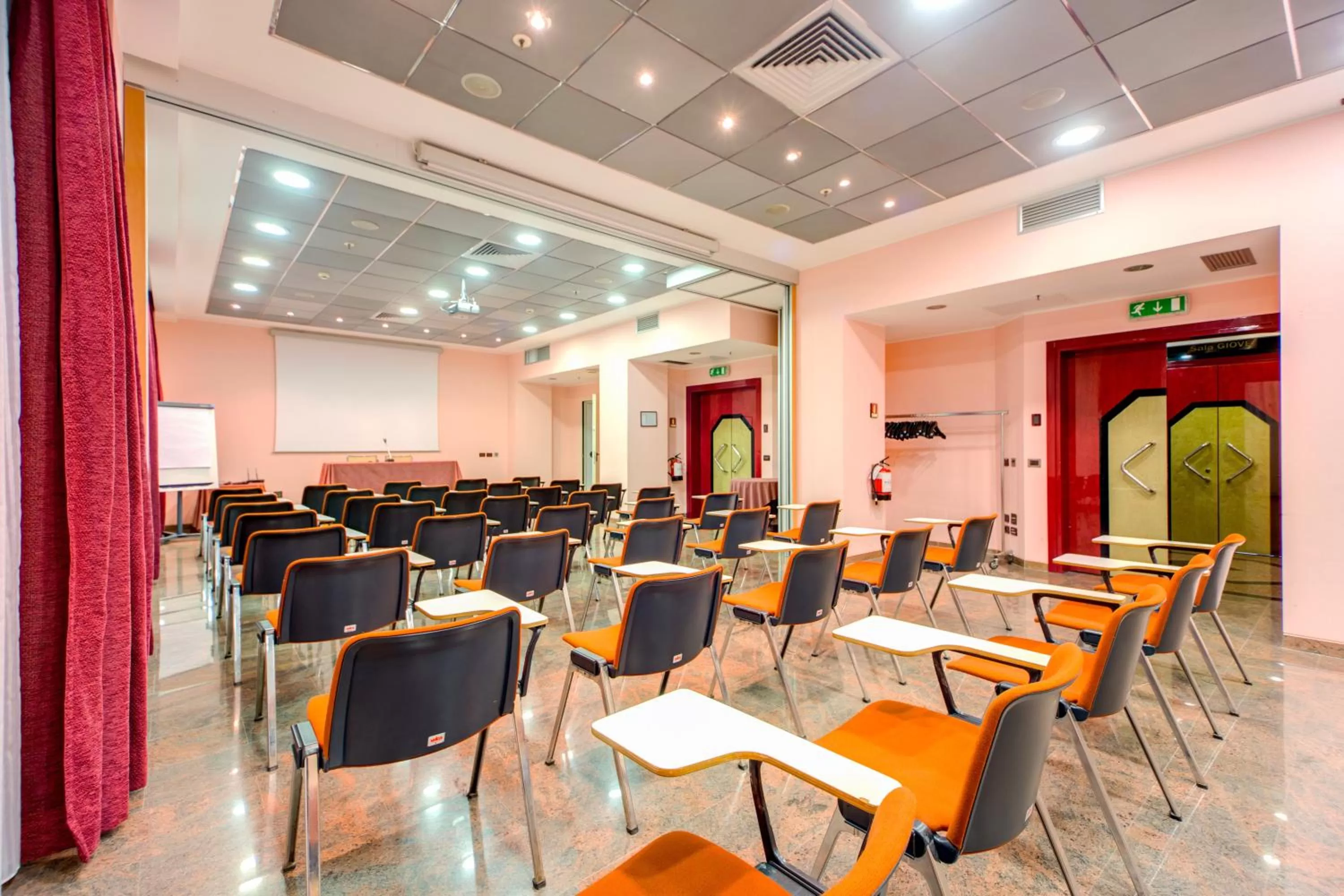 Business facilities in Hotel Galileo