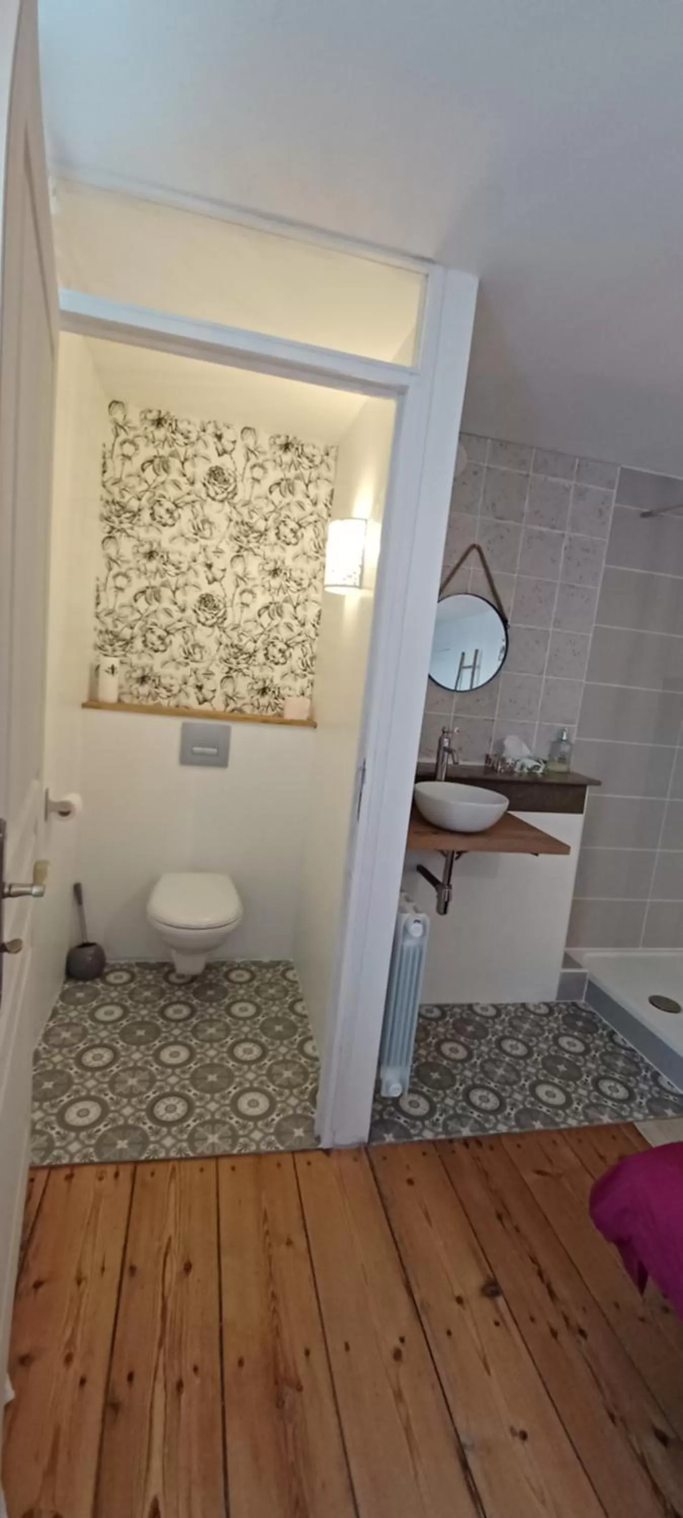 Toilet, Bathroom in La Carte Postale