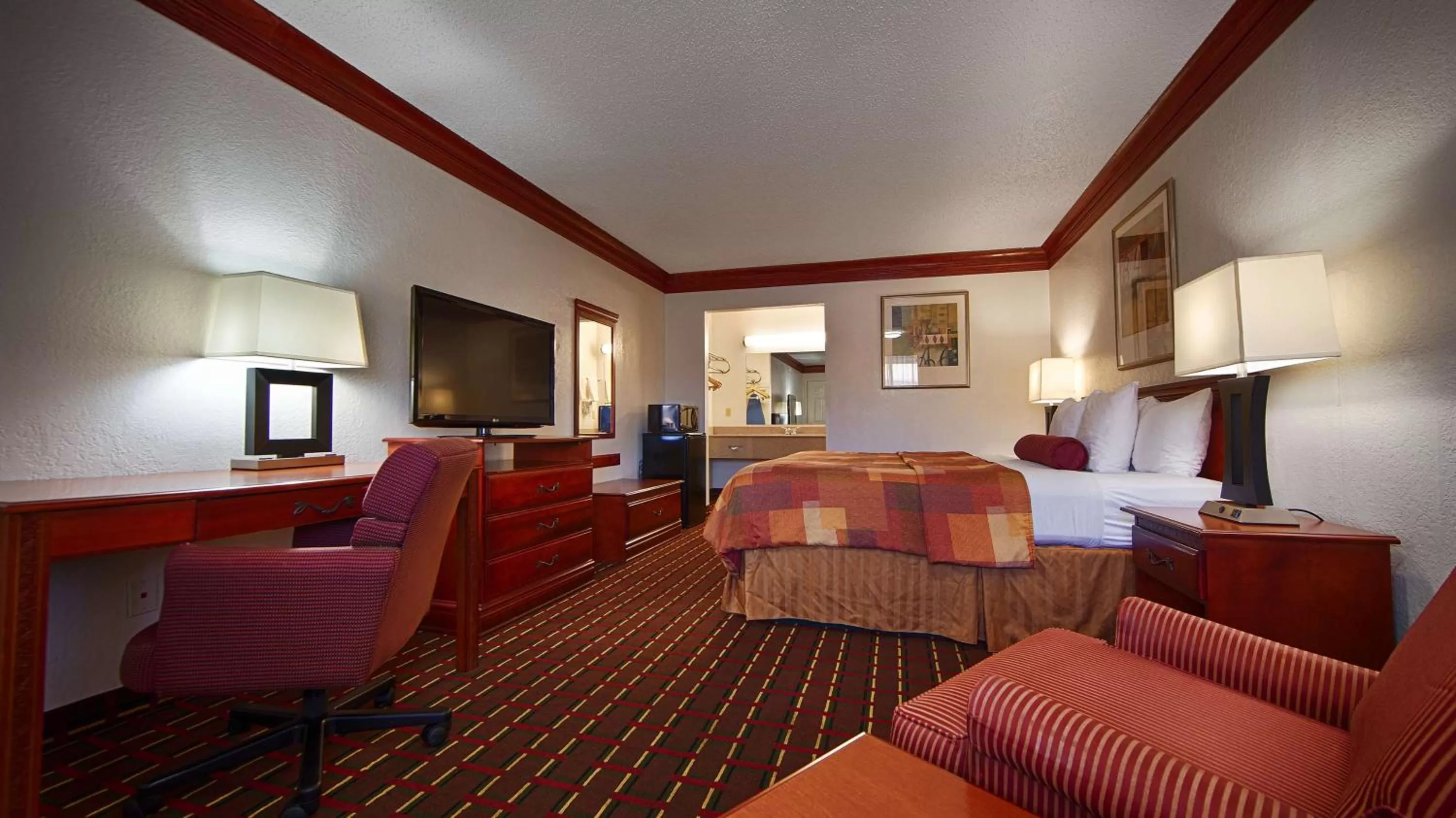 Photo of the whole room, Seating Area in Best Western Decatur Inn