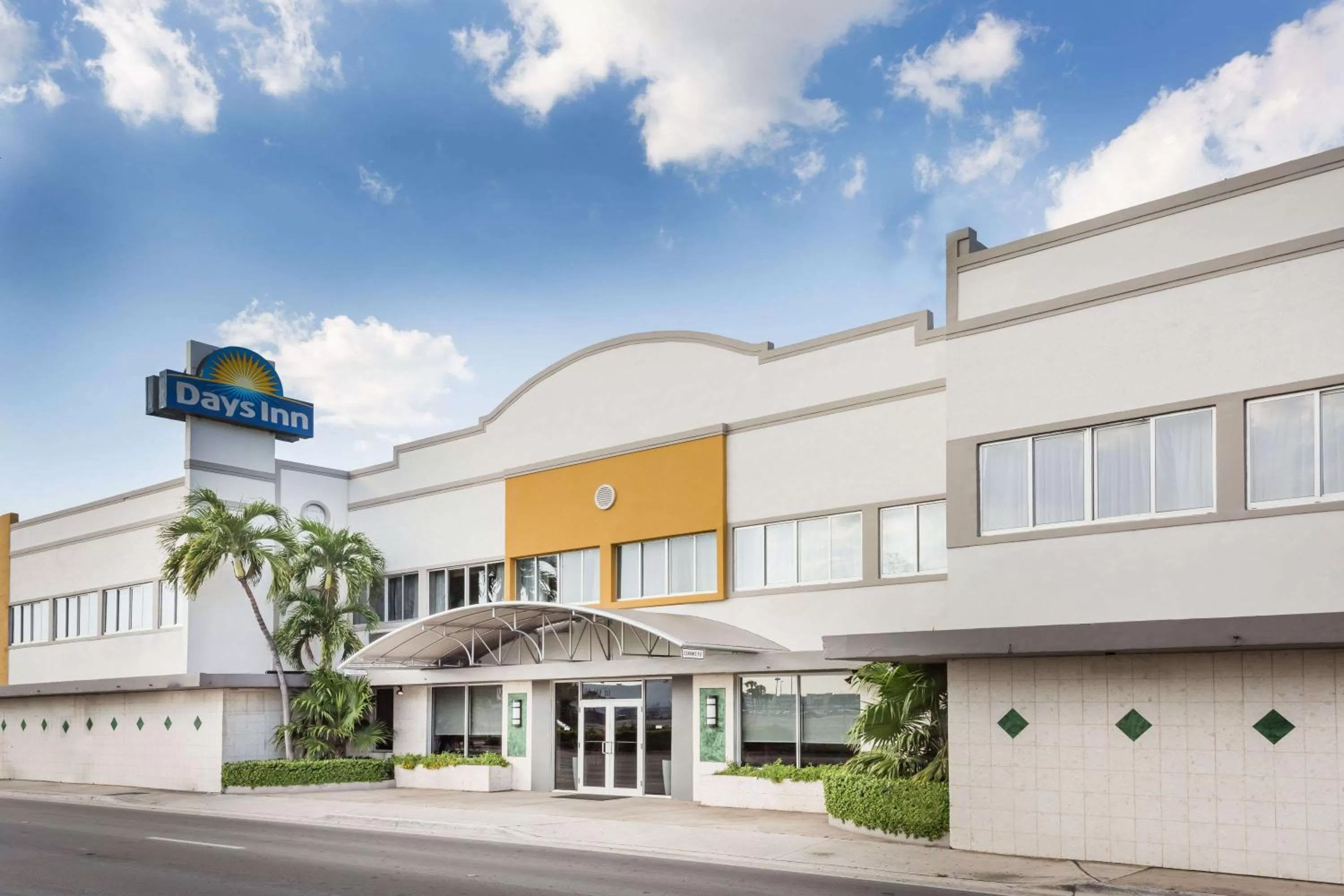 Facade/entrance in Days Inn by Wyndham Miami Airport North