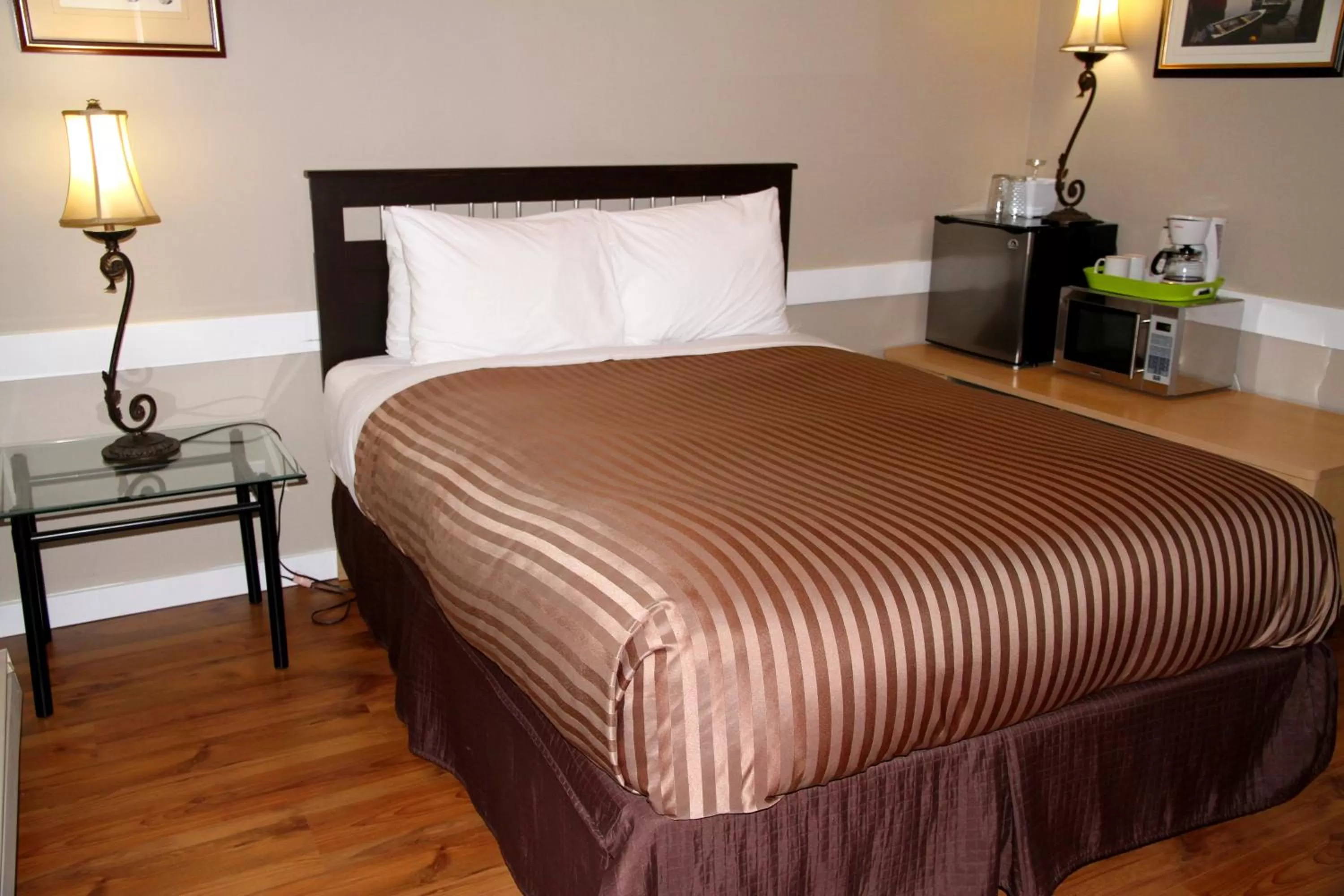 Bed in Hotel Squamish