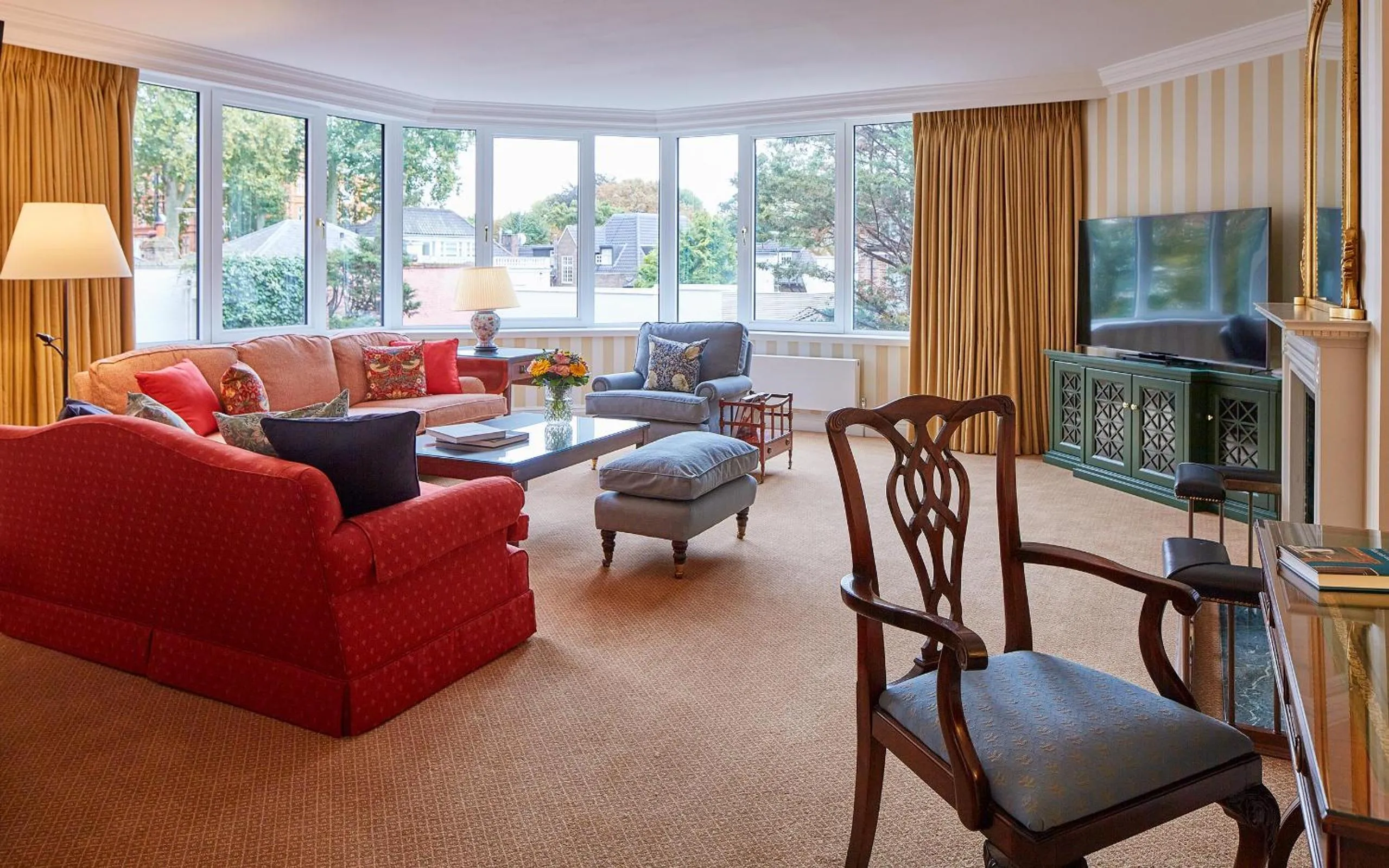 Living room in Cheval Thorney Court at Hyde Park