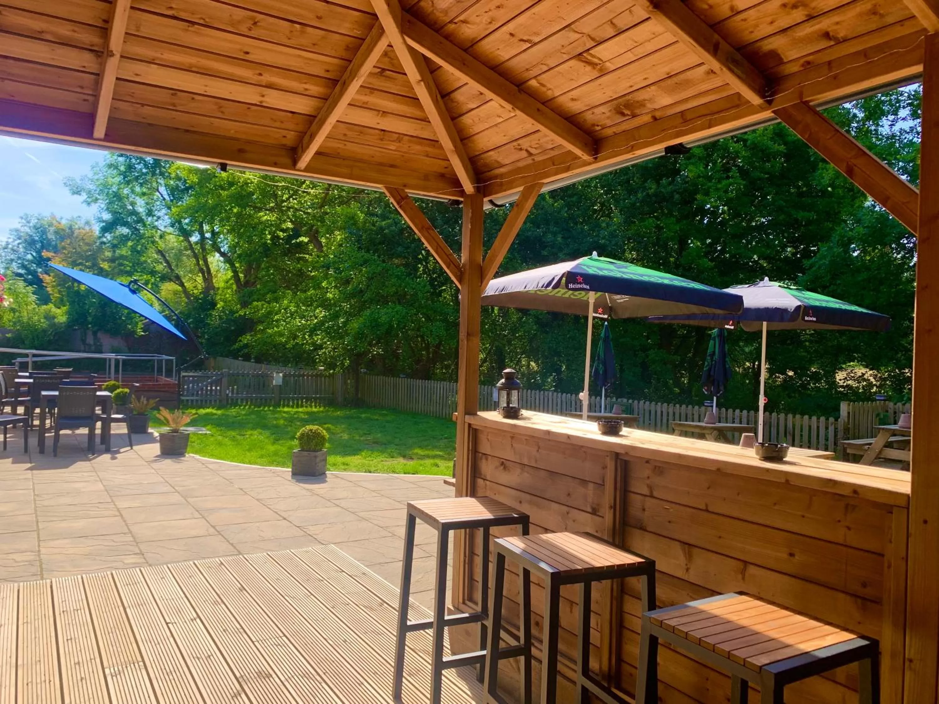 Property building, Restaurant/Places to Eat in Crown & Anchor