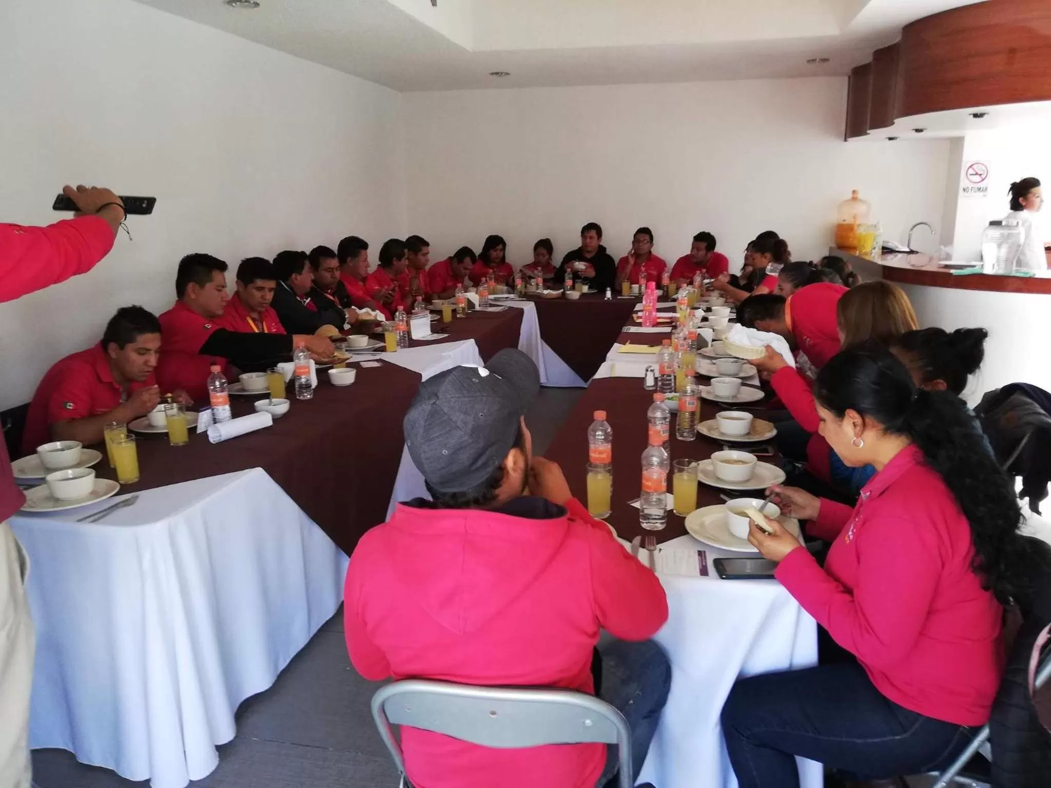 Communal lounge/ TV room in La Aurora Hotel Like Home