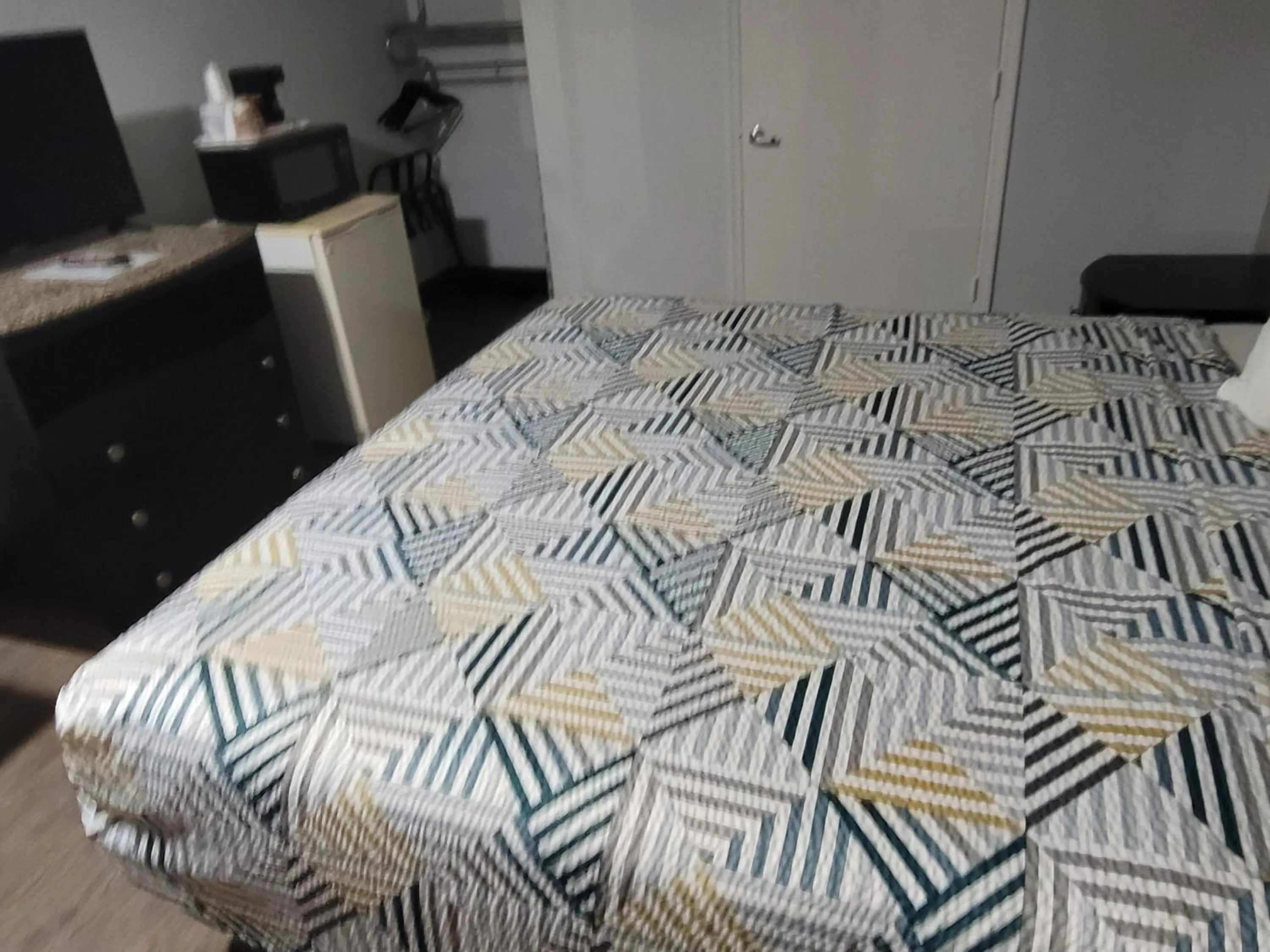 TV and multimedia, Bed in Studio 6 Suites Hinesville, GA