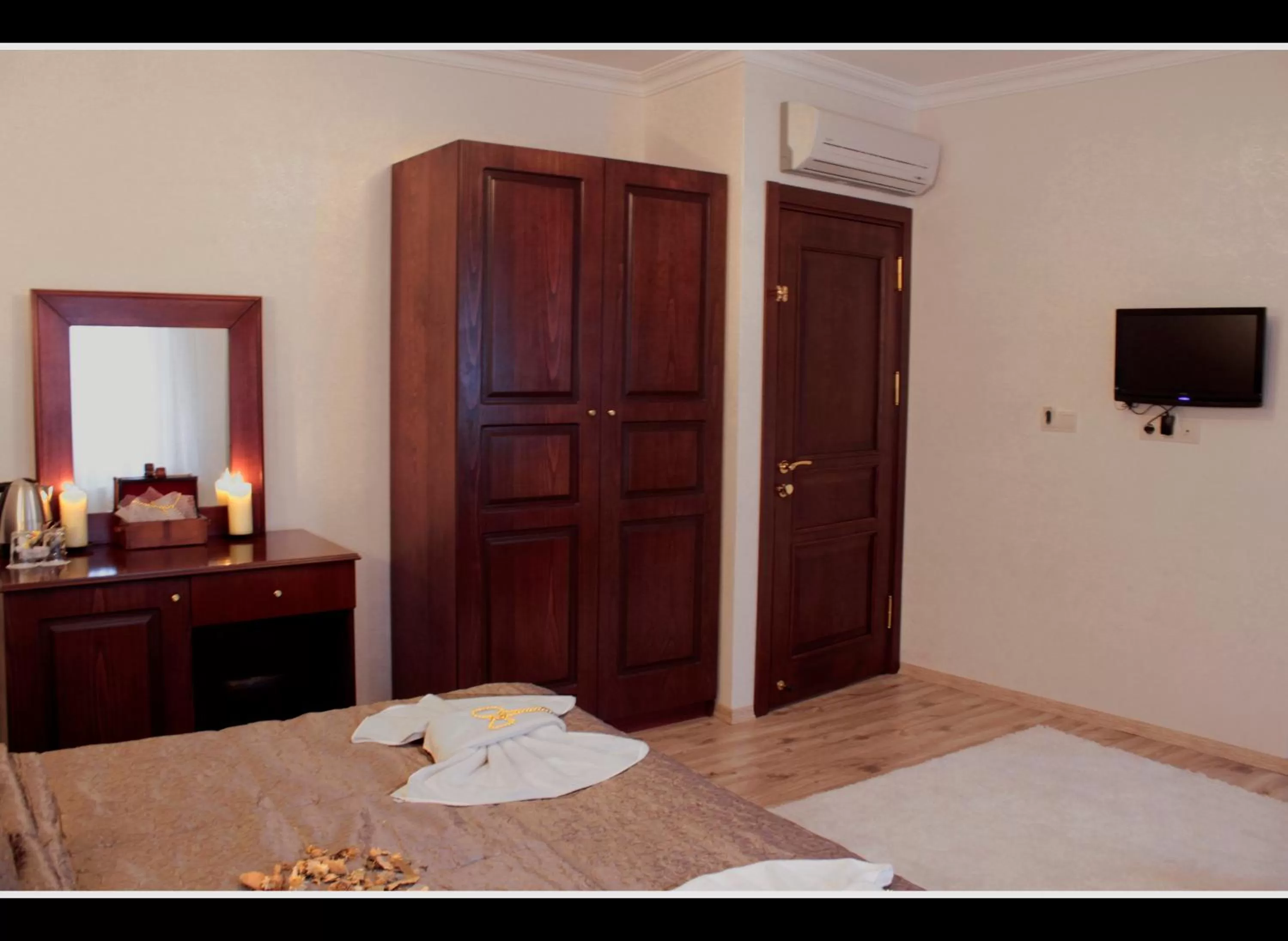 Photo of the whole room, Bed in Sultanahmet Cesme Hotel