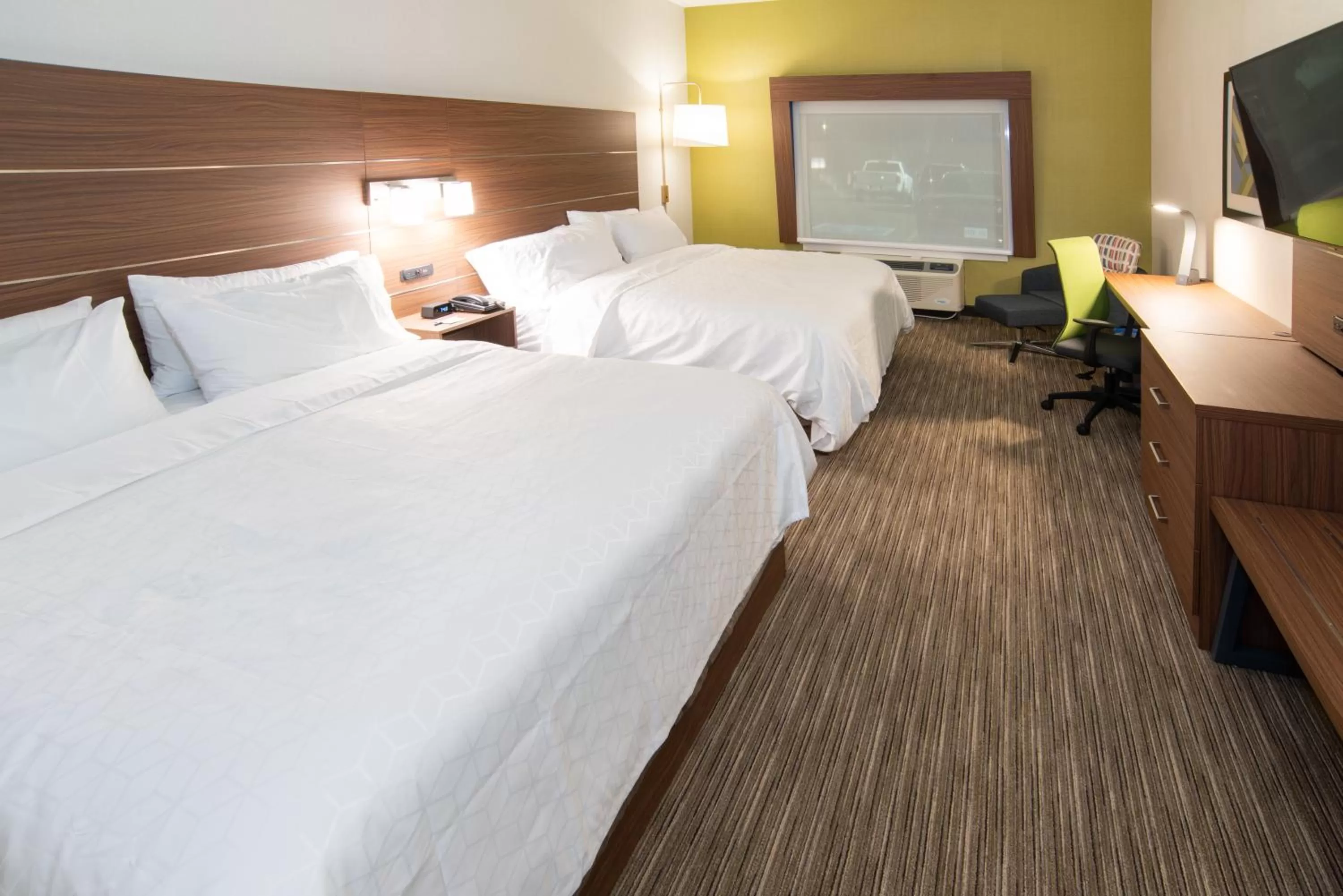 Bed in Holiday Inn Express & Suites - North Battleford by IHG