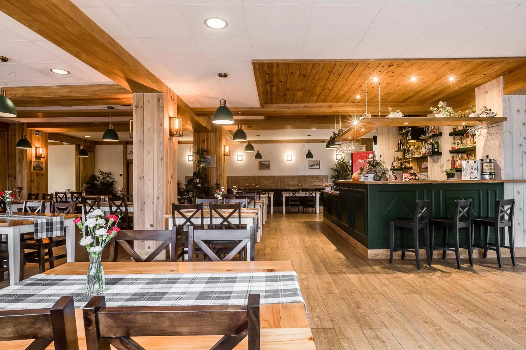 Restaurant/places to eat in Hotel Helios 300m od Krupówek nowy BASEN od 12 lipca