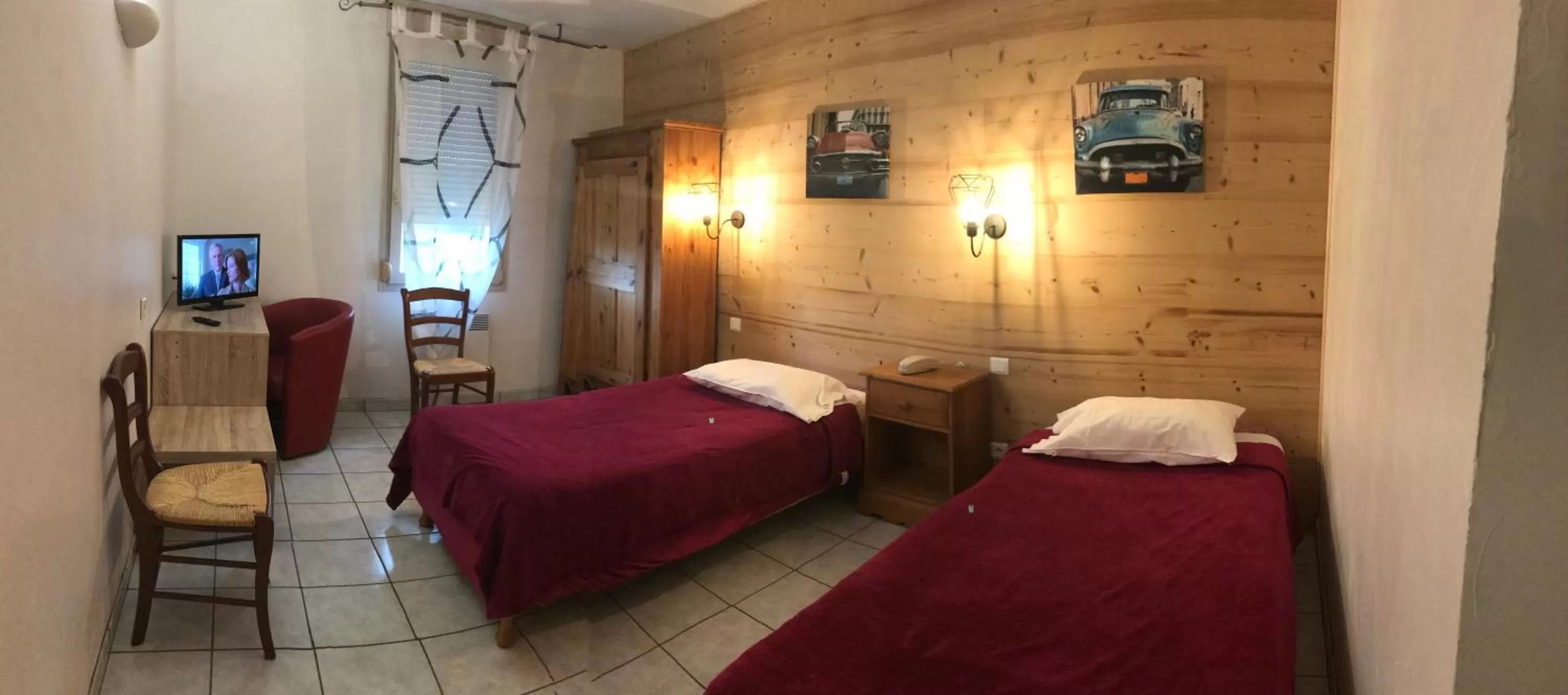 Photo of the whole room in Abel Hôtel