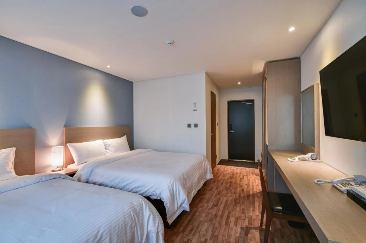 Photo of the whole room, Bed in Sea Moon Tourist Hotel